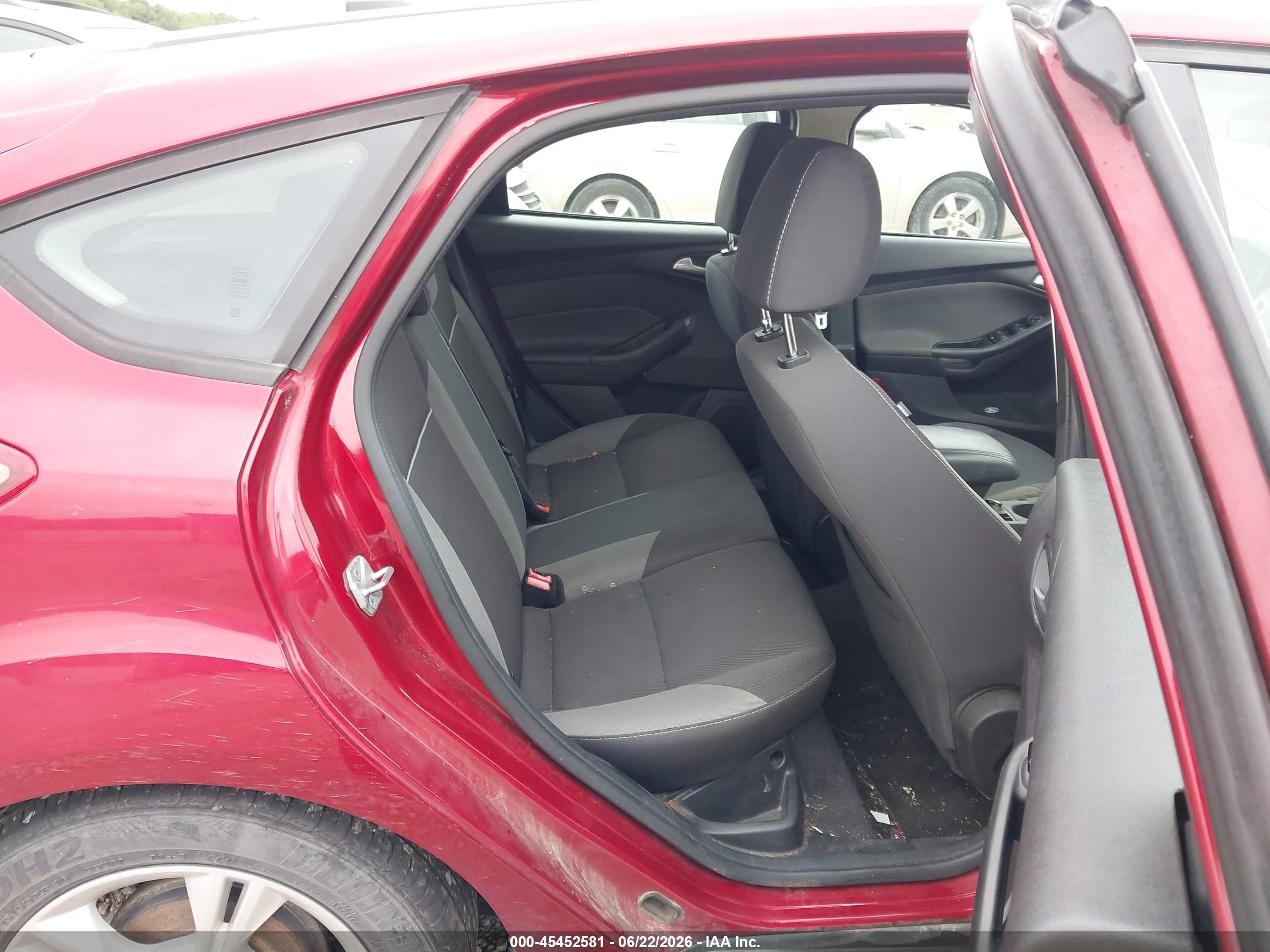 2014 Ford Focus Se Burgundy vin: 1FADP3K22EL153214