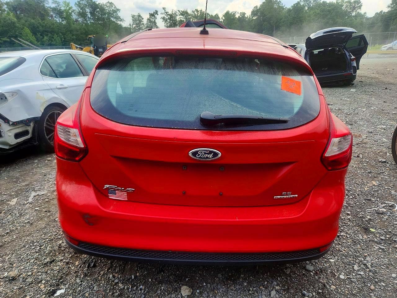 2014 Ford Focus Se Red vin: 1FADP3K22EL158395