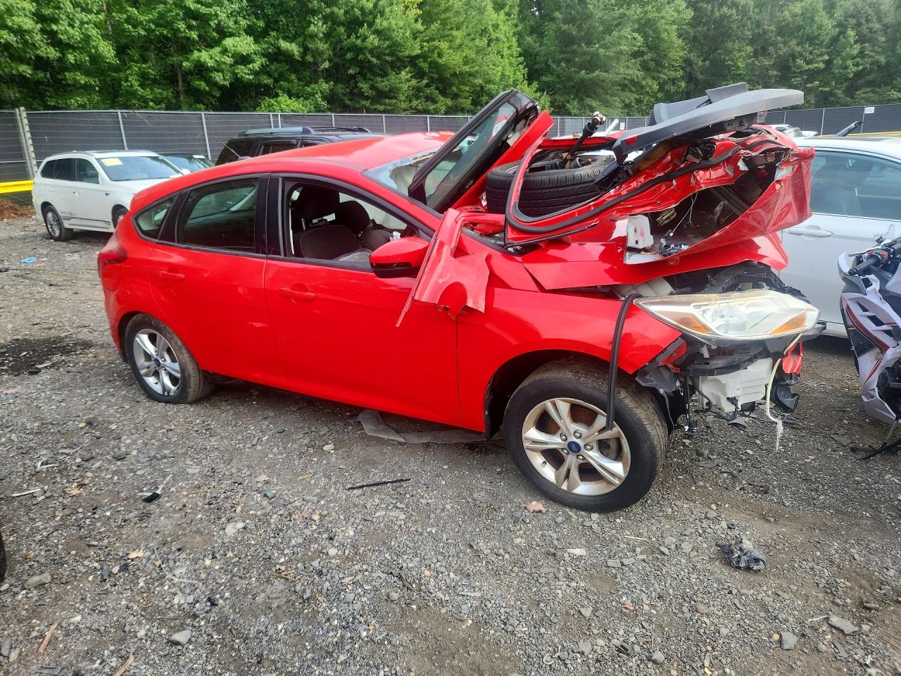2014 Ford Focus Se Red vin: 1FADP3K22EL158395
