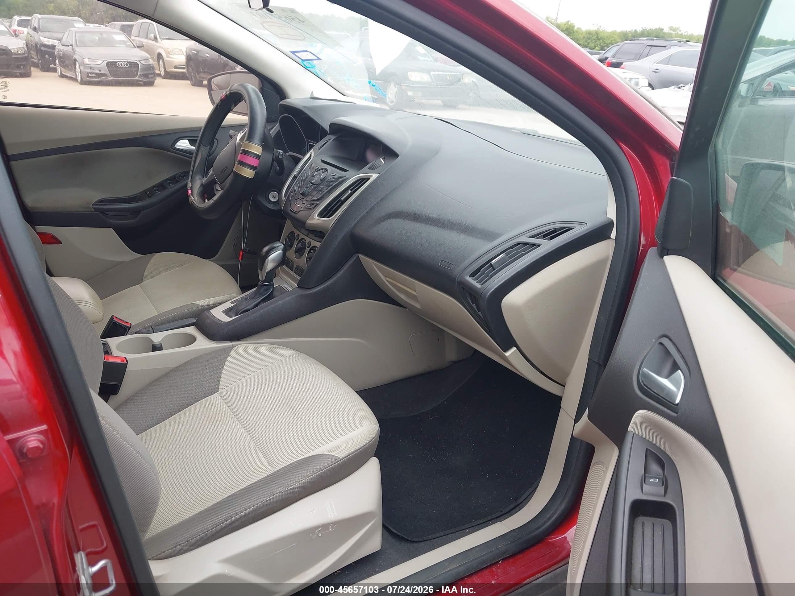 2014 Ford Focus Se Maroon vin: 1FADP3K22EL174970