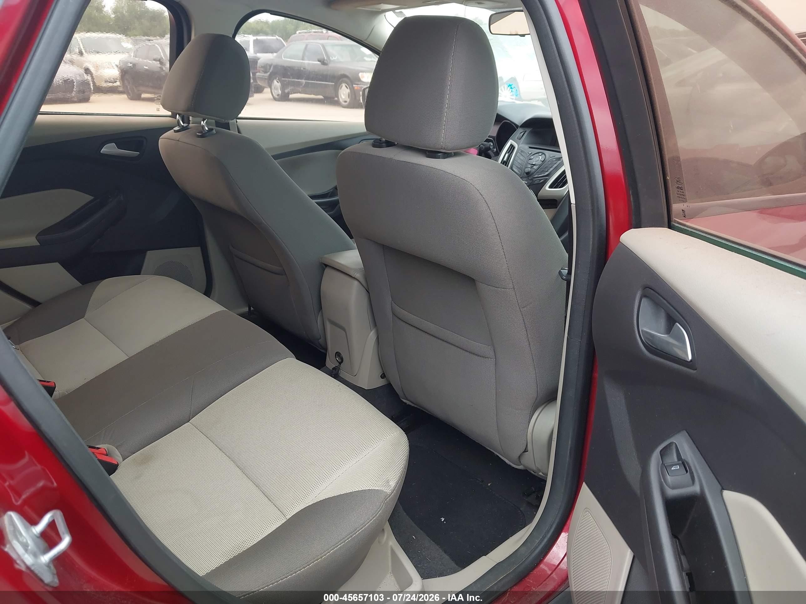 2014 Ford Focus Se Maroon vin: 1FADP3K22EL174970