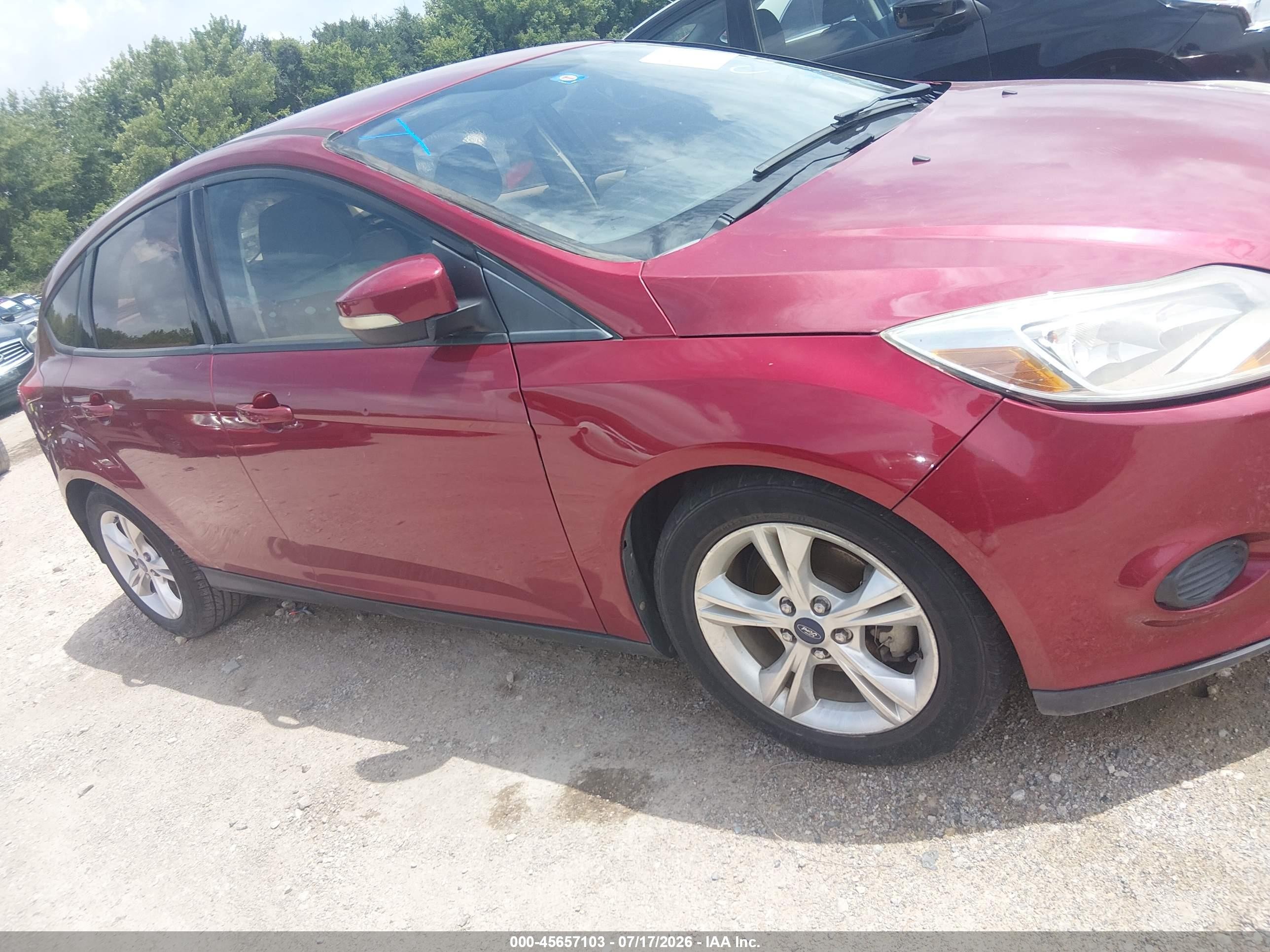 2014 Ford Focus Se Maroon vin: 1FADP3K22EL174970