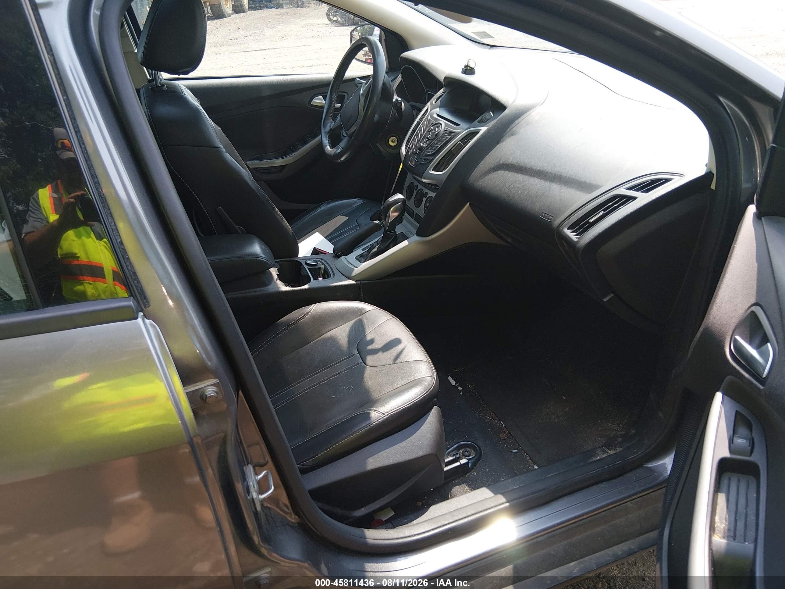 2014 Ford Focus Se Gray vin: 1FADP3K22EL192255
