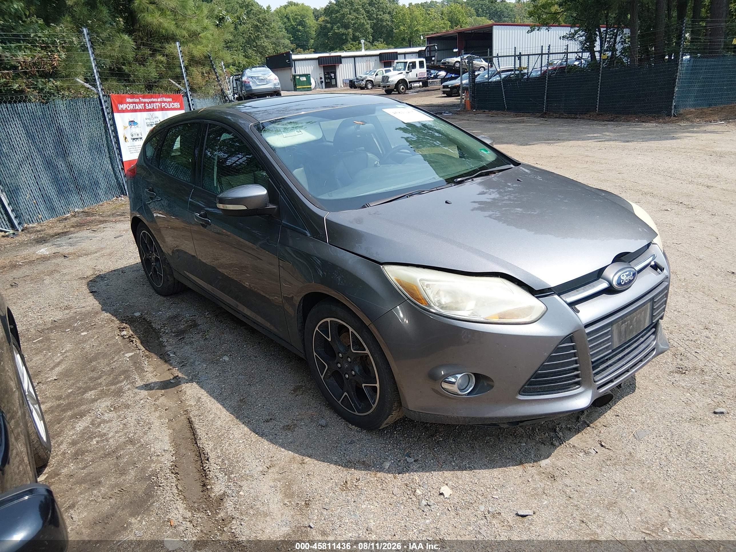 2014 Ford Focus Se Gray vin: 1FADP3K22EL192255