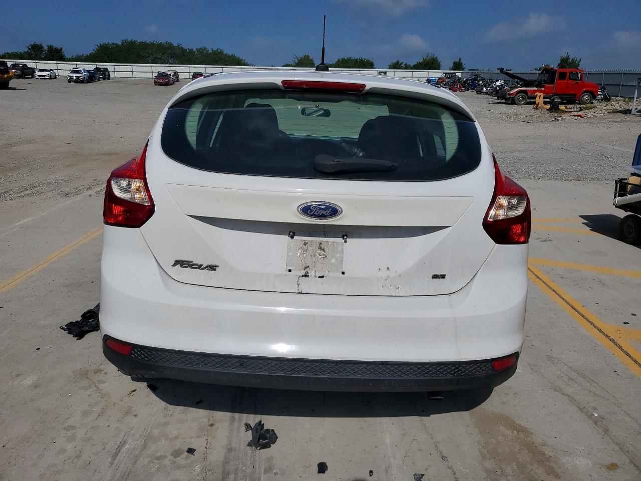 2014 Ford Focus Se Белый vin: 1FADP3K22EL200015