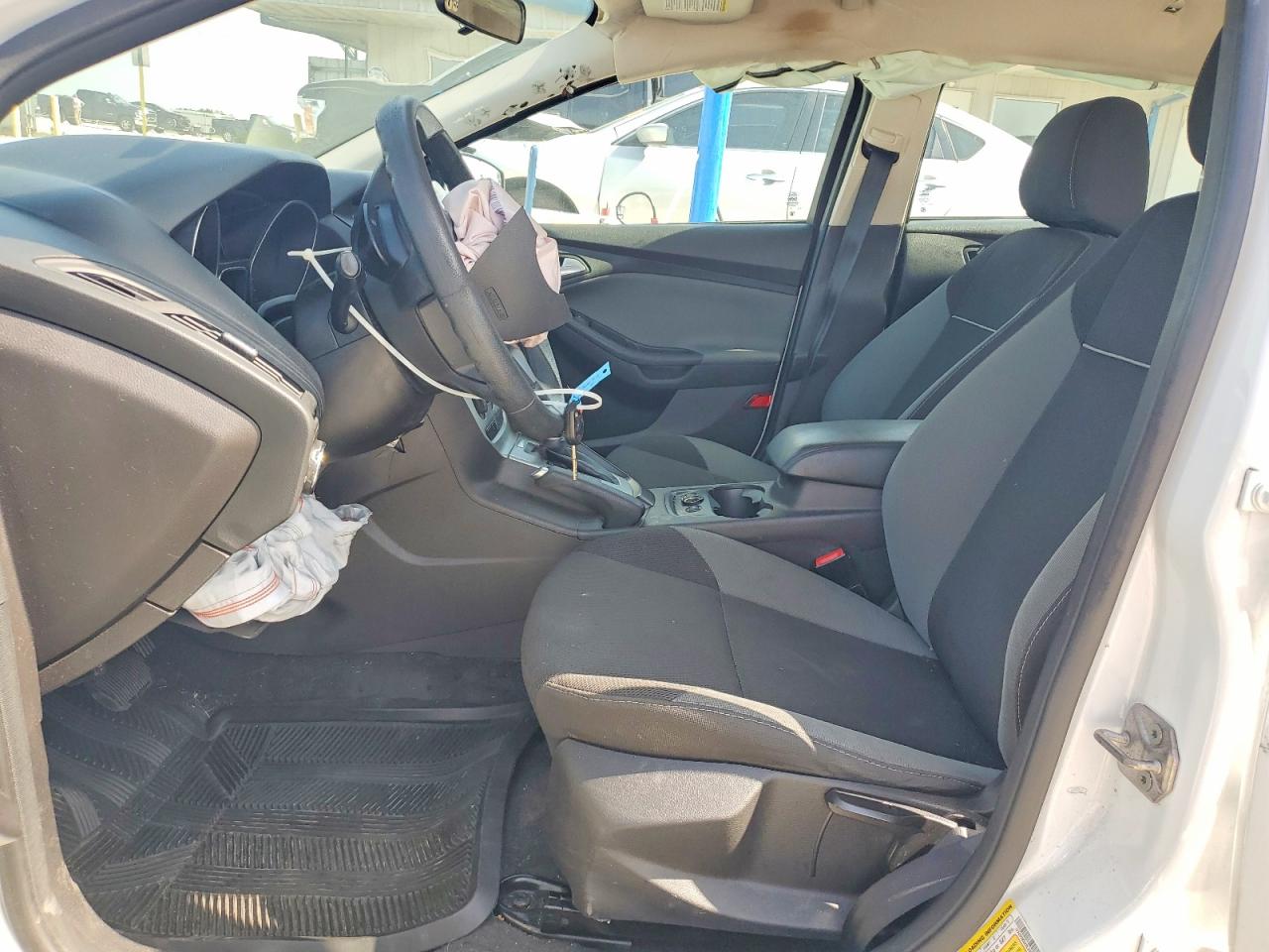 2014 Ford Focus Se Белый vin: 1FADP3K22EL200015