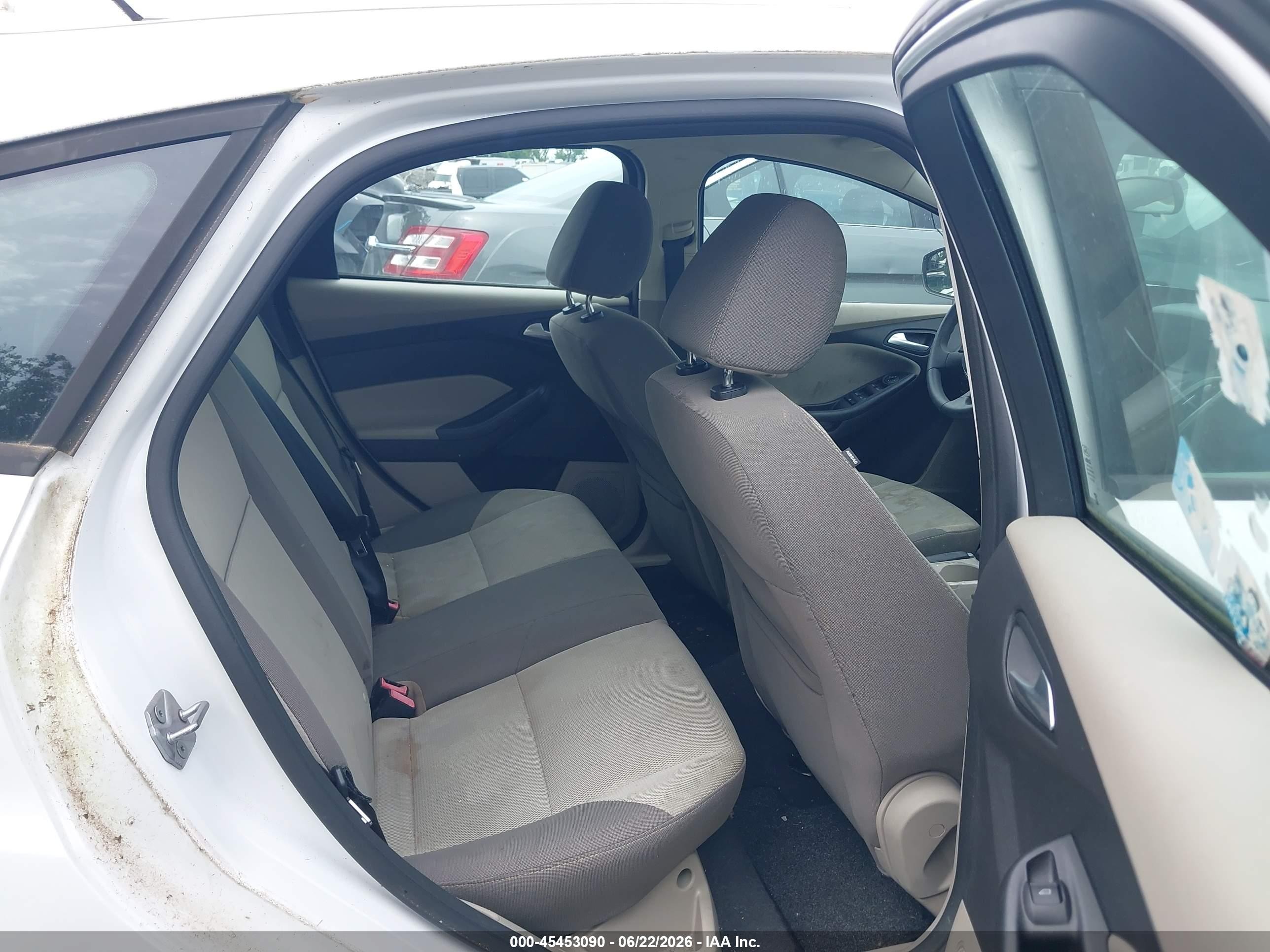 2014 Ford Focus Se White vin: 1FADP3K22EL262661