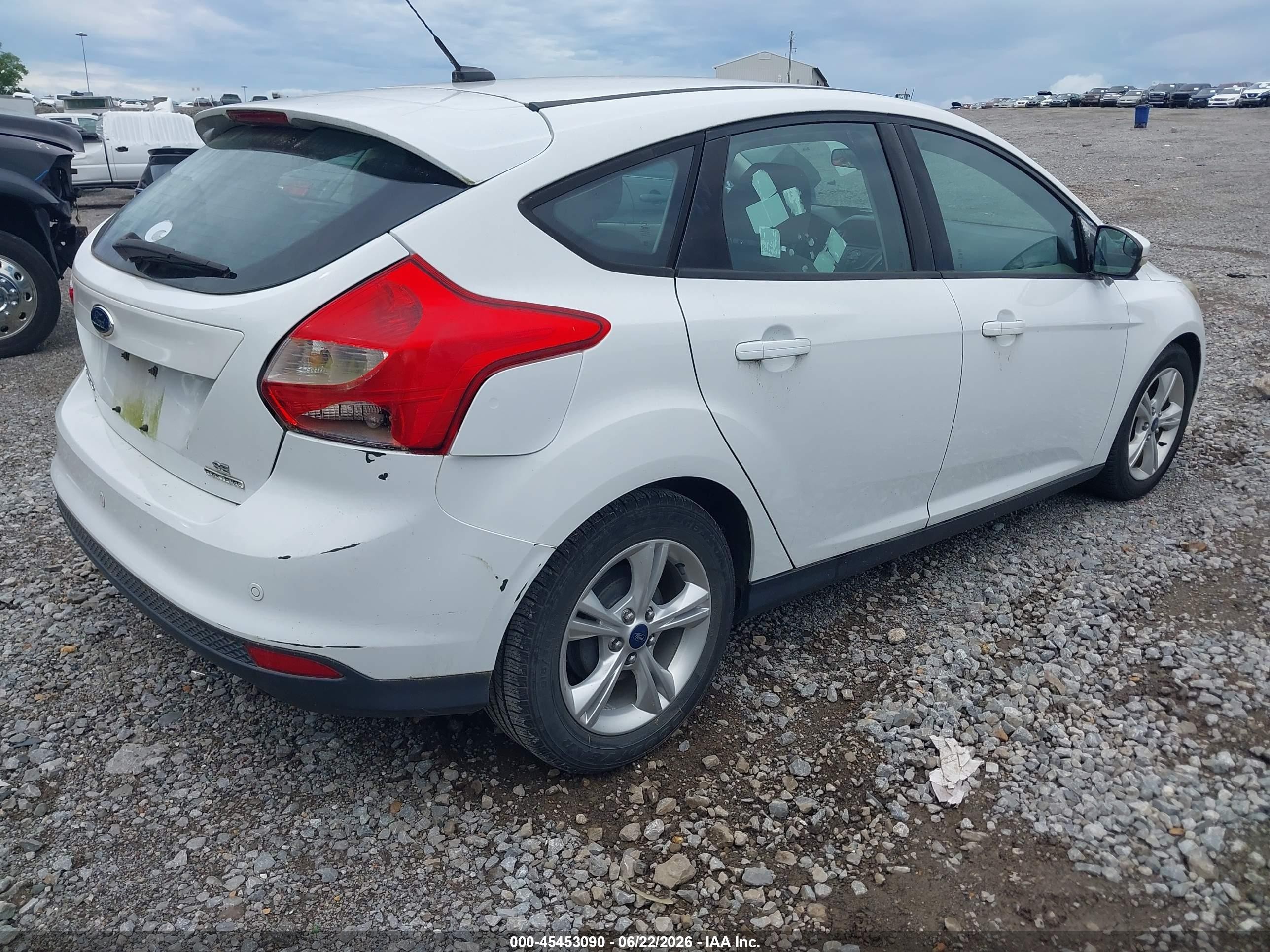 2014 Ford Focus Se White vin: 1FADP3K22EL262661