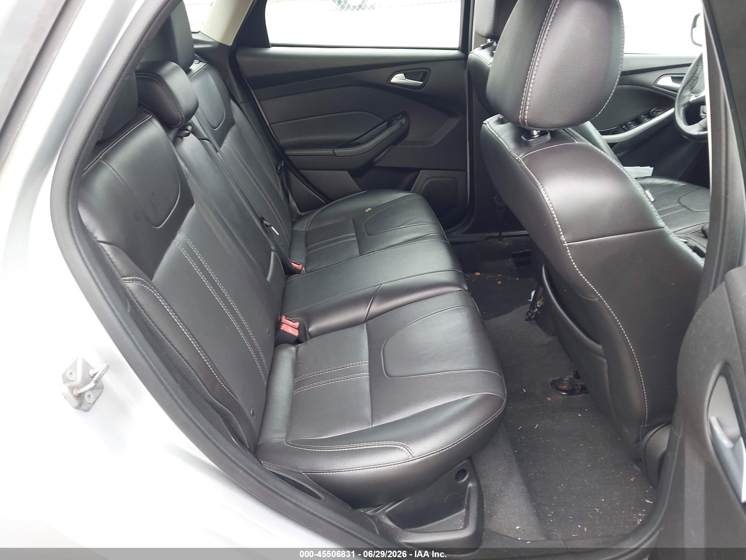 2014 Ford Focus Se Silver vin: 1FADP3K22EL285258
