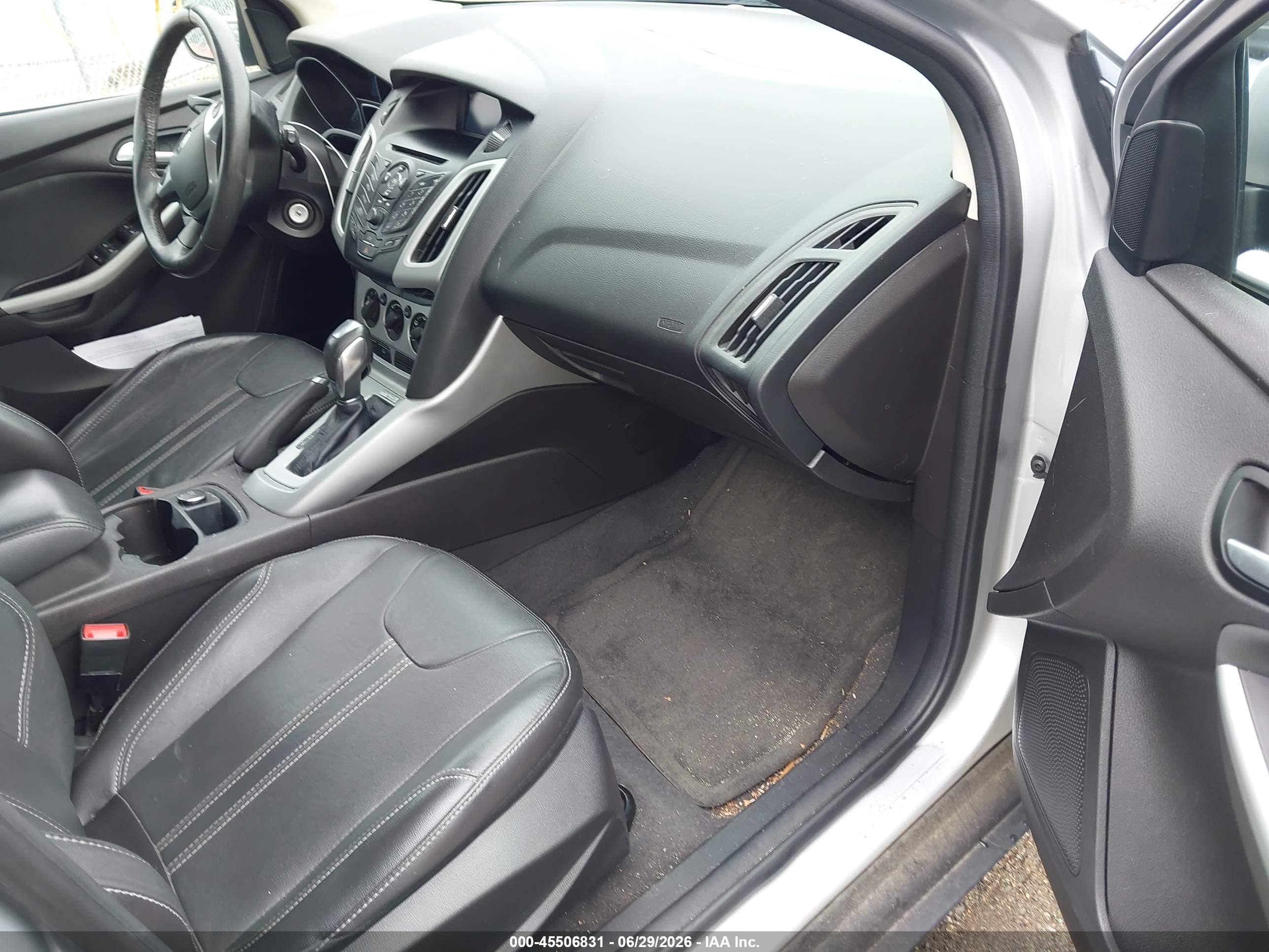2014 Ford Focus Se Silver vin: 1FADP3K22EL285258
