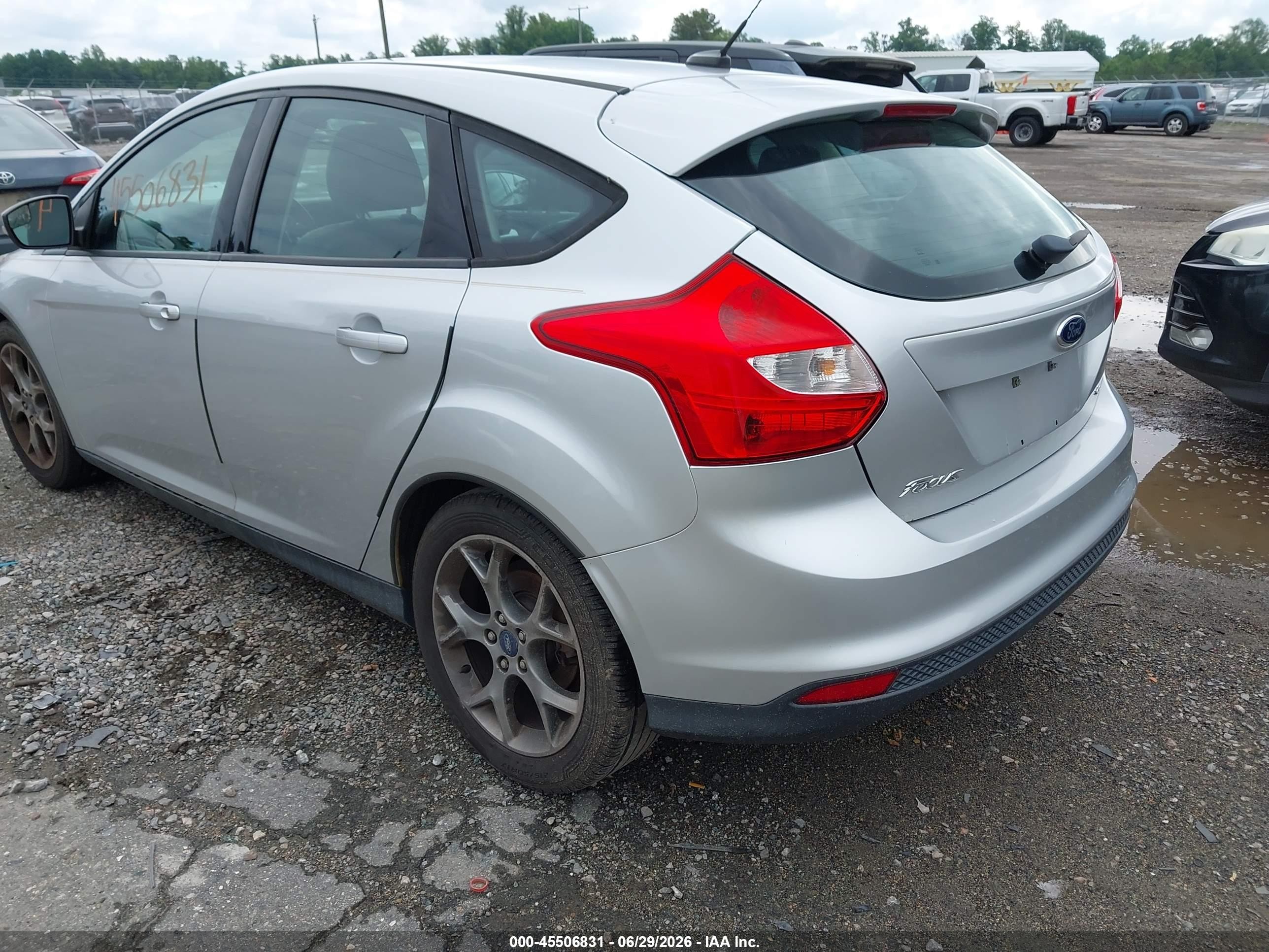 2014 Ford Focus Se Silver vin: 1FADP3K22EL285258