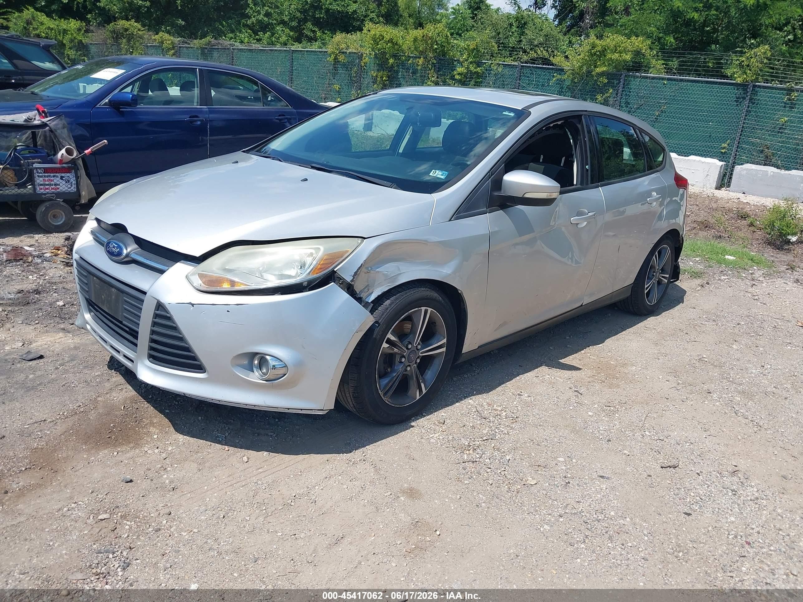 2014 Ford Focus Se Silver vin: 1FADP3K22EL303340