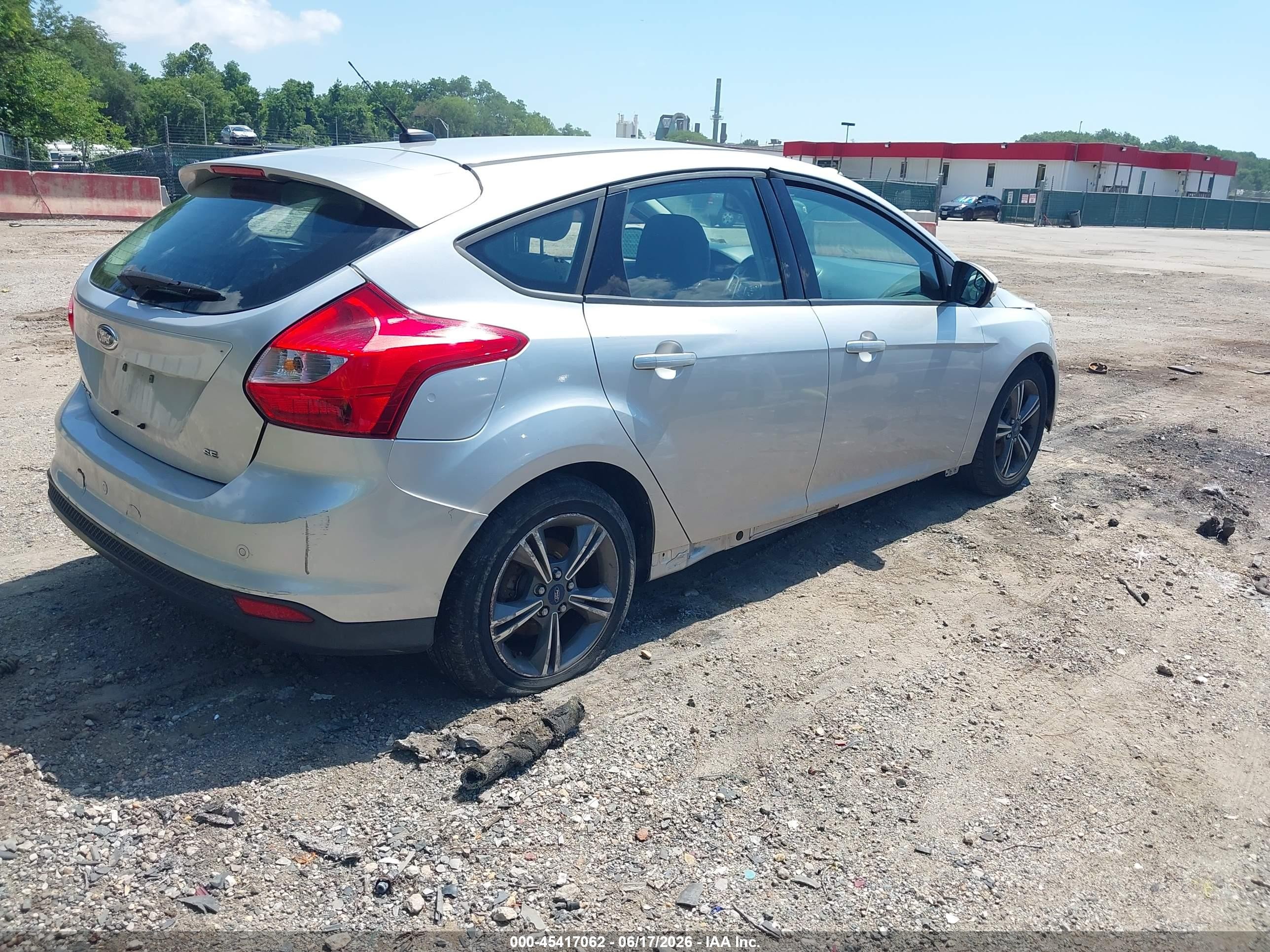 2014 Ford Focus Se Silver vin: 1FADP3K22EL303340