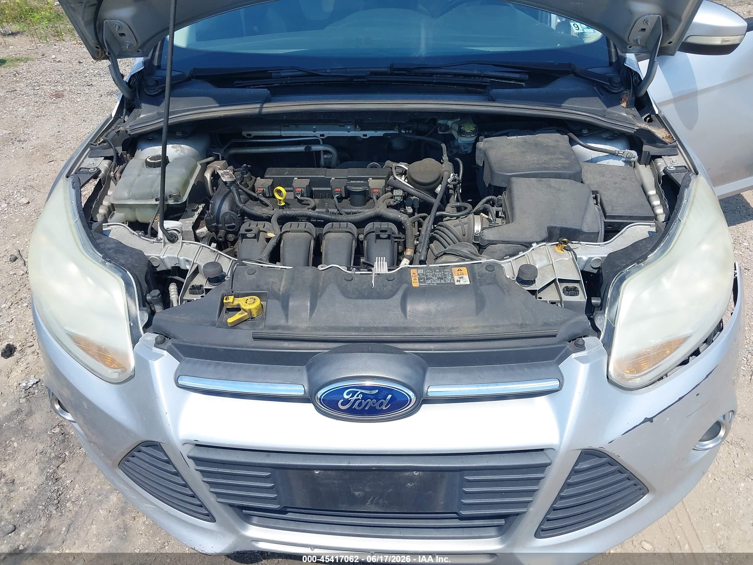 2014 Ford Focus Se Silver vin: 1FADP3K22EL303340
