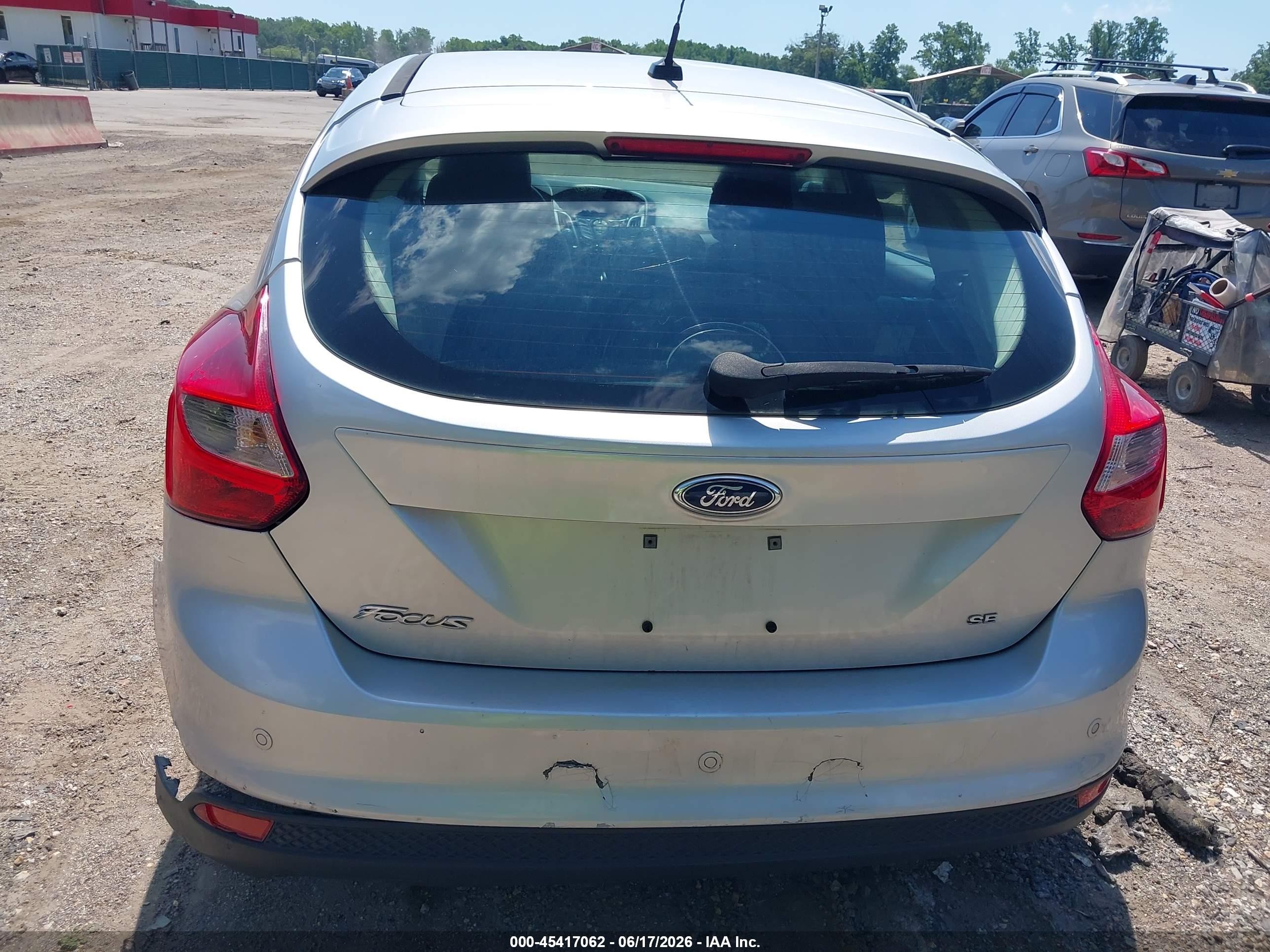 2014 Ford Focus Se Silver vin: 1FADP3K22EL303340