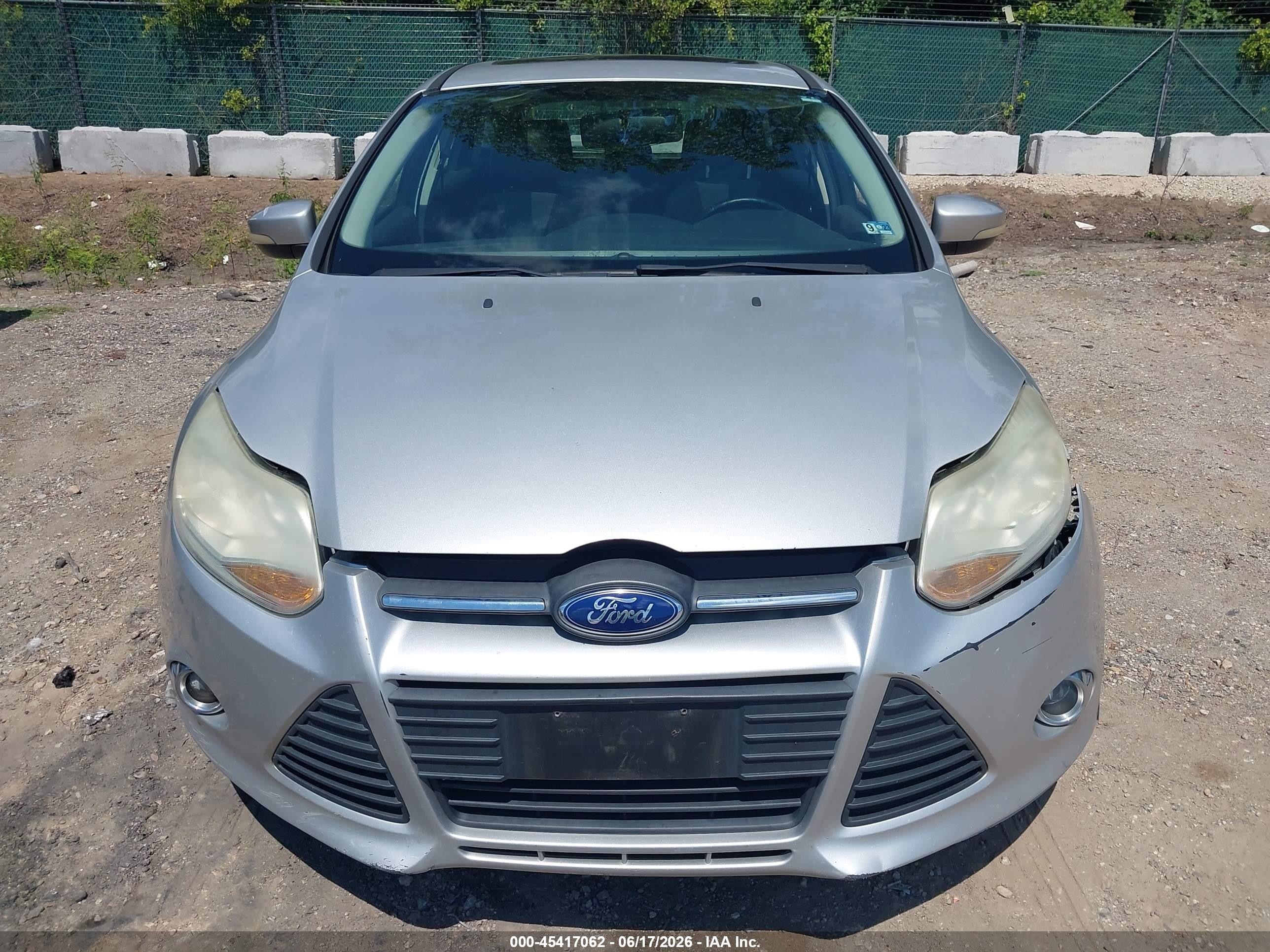 2014 Ford Focus Se Silver vin: 1FADP3K22EL303340