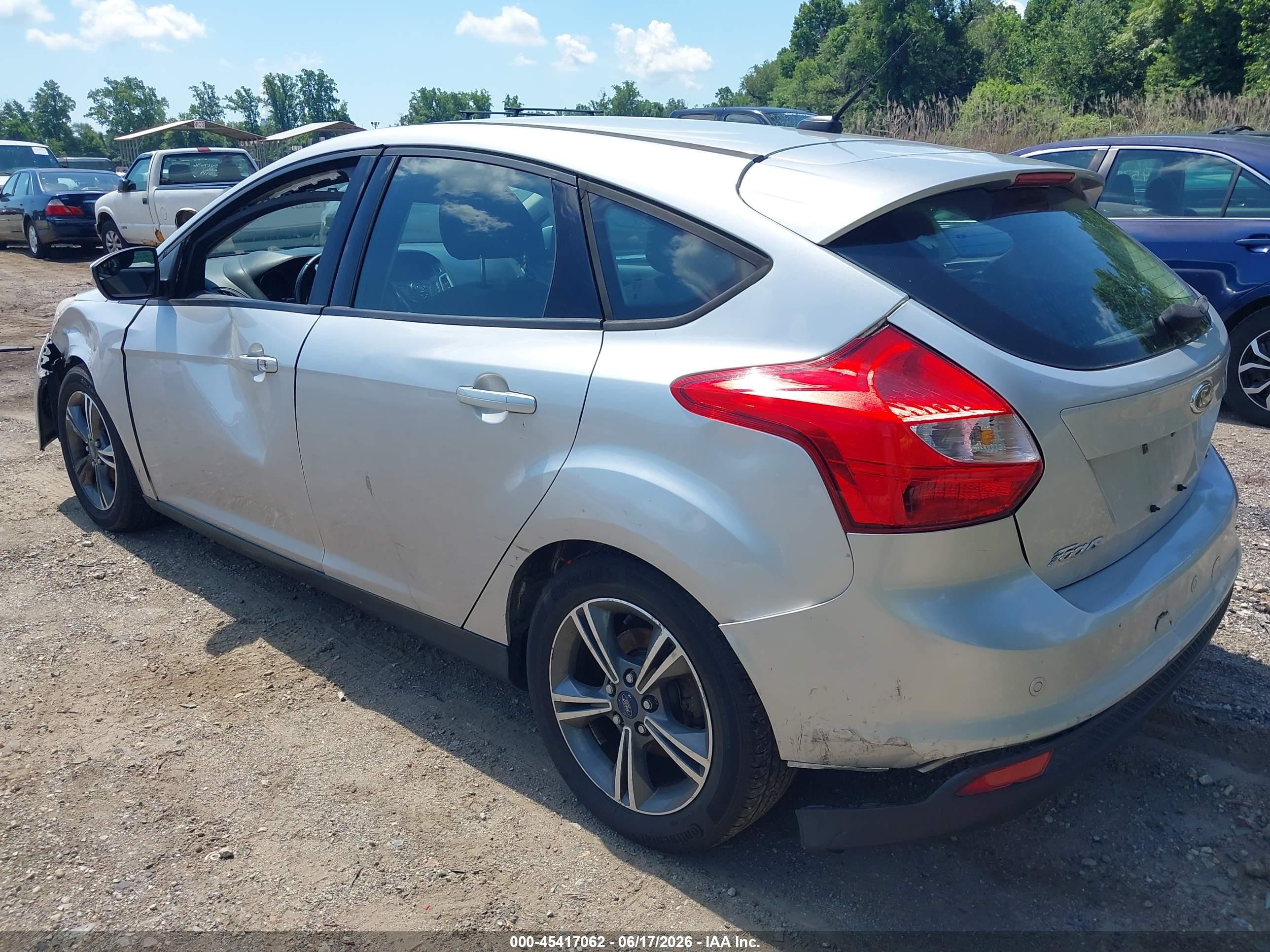 2014 Ford Focus Se Silver vin: 1FADP3K22EL303340