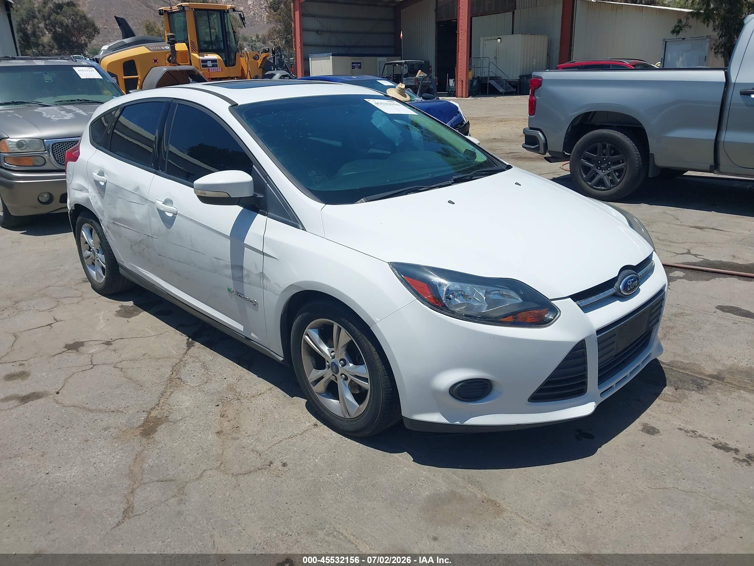 2014 Ford Focus Se White vin: 1FADP3K22EL313575