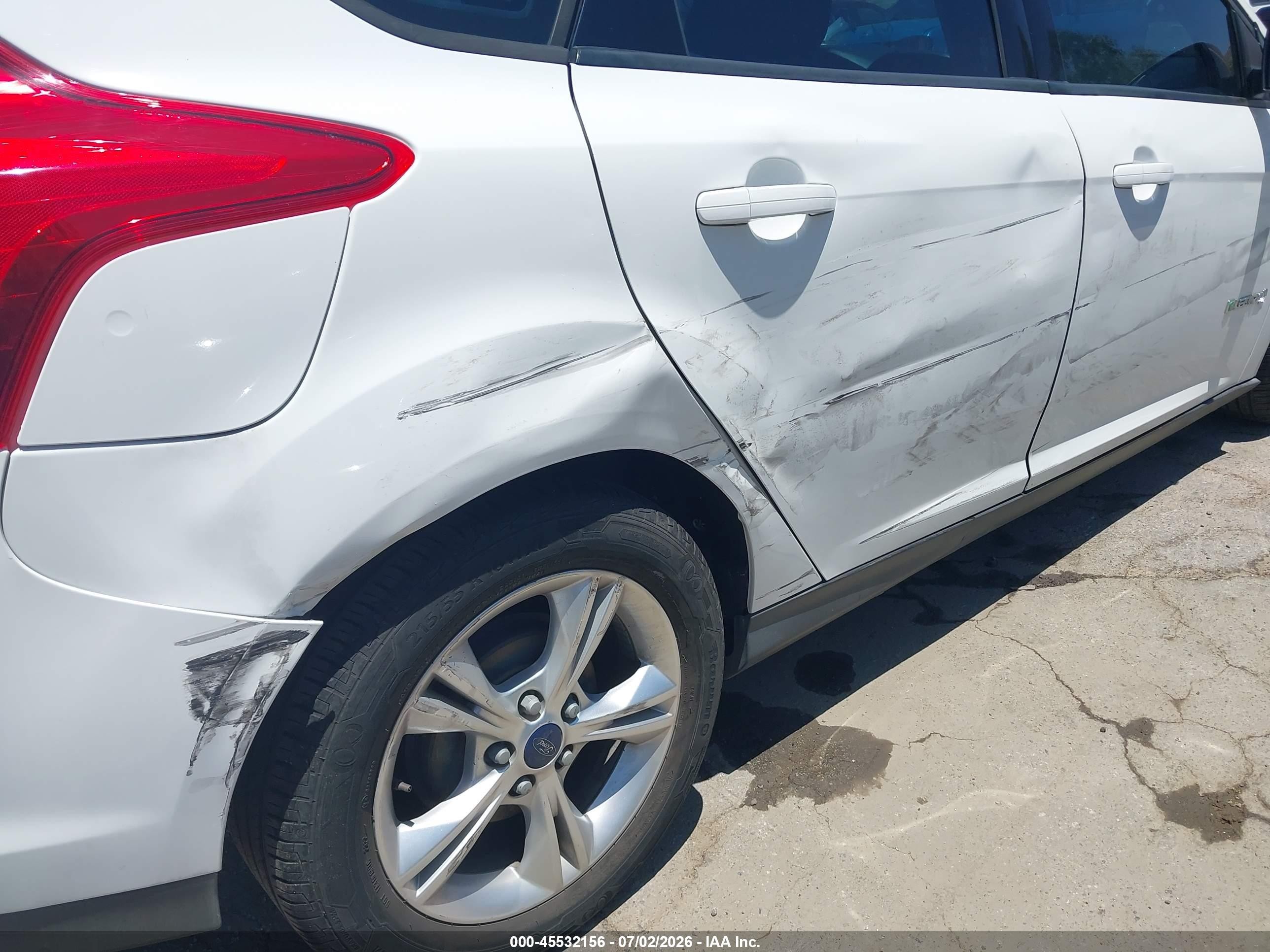2014 Ford Focus Se White vin: 1FADP3K22EL313575