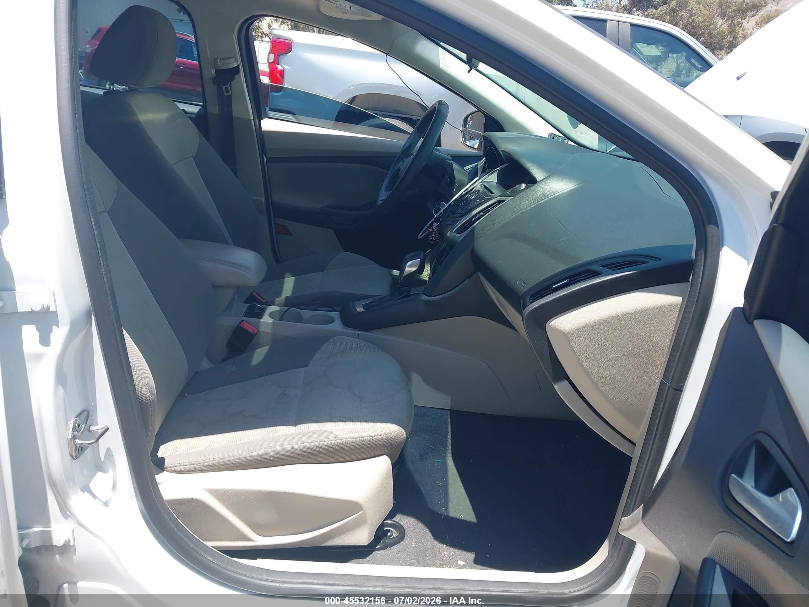 2014 Ford Focus Se White vin: 1FADP3K22EL313575