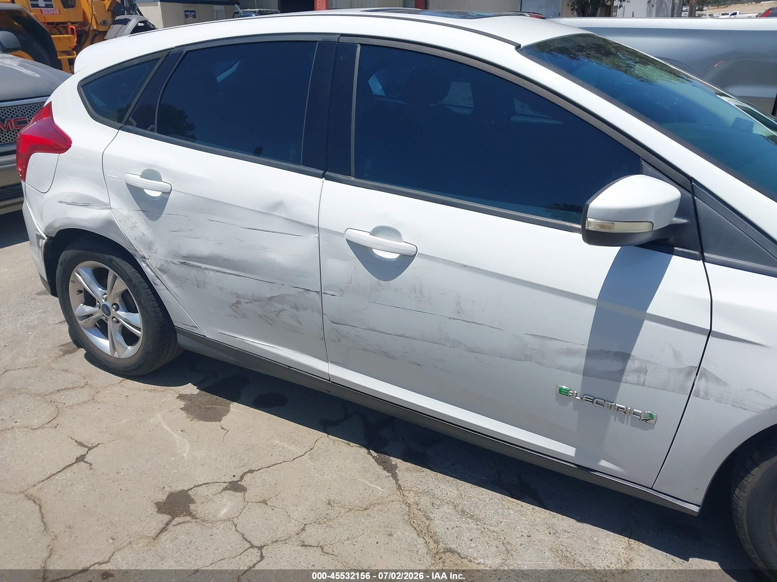 2014 Ford Focus Se White vin: 1FADP3K22EL313575