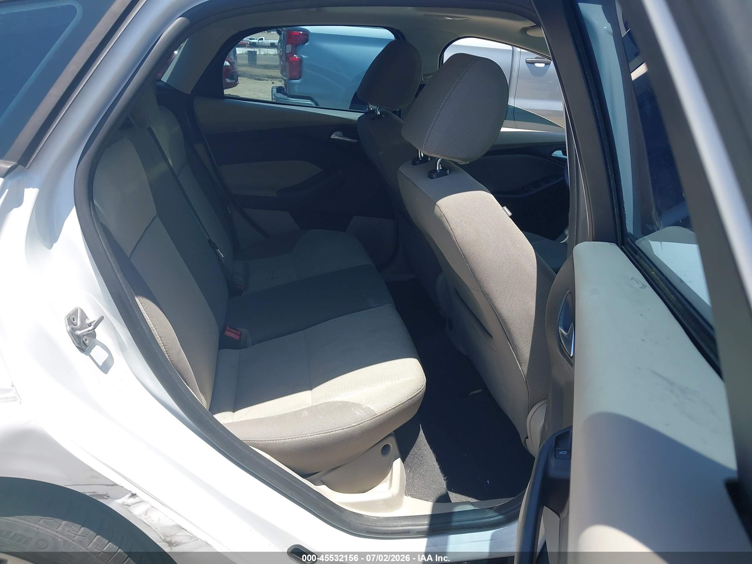 2014 Ford Focus Se White vin: 1FADP3K22EL313575