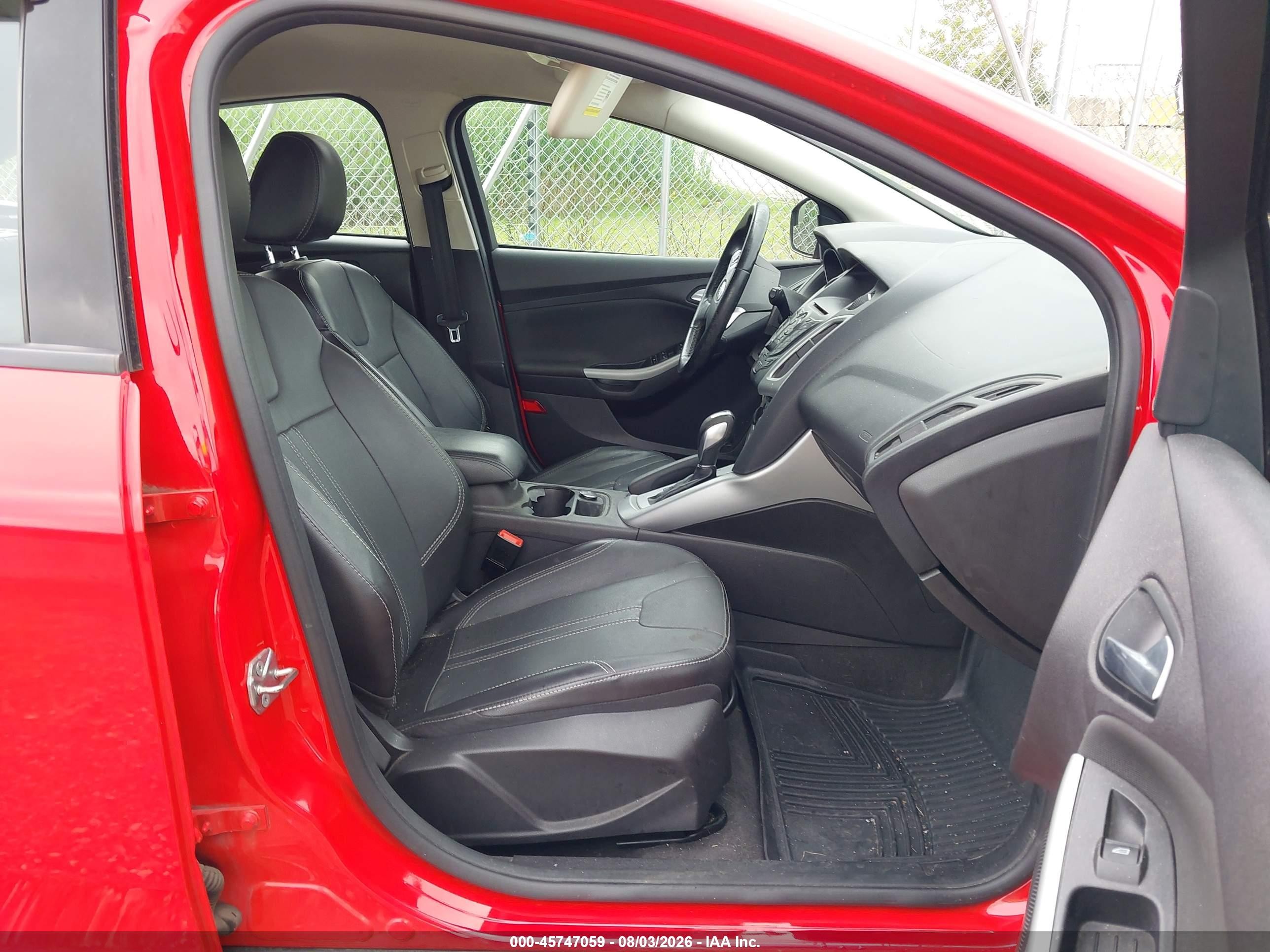 2014 Ford Focus Se Red vin: 1FADP3K22EL319537