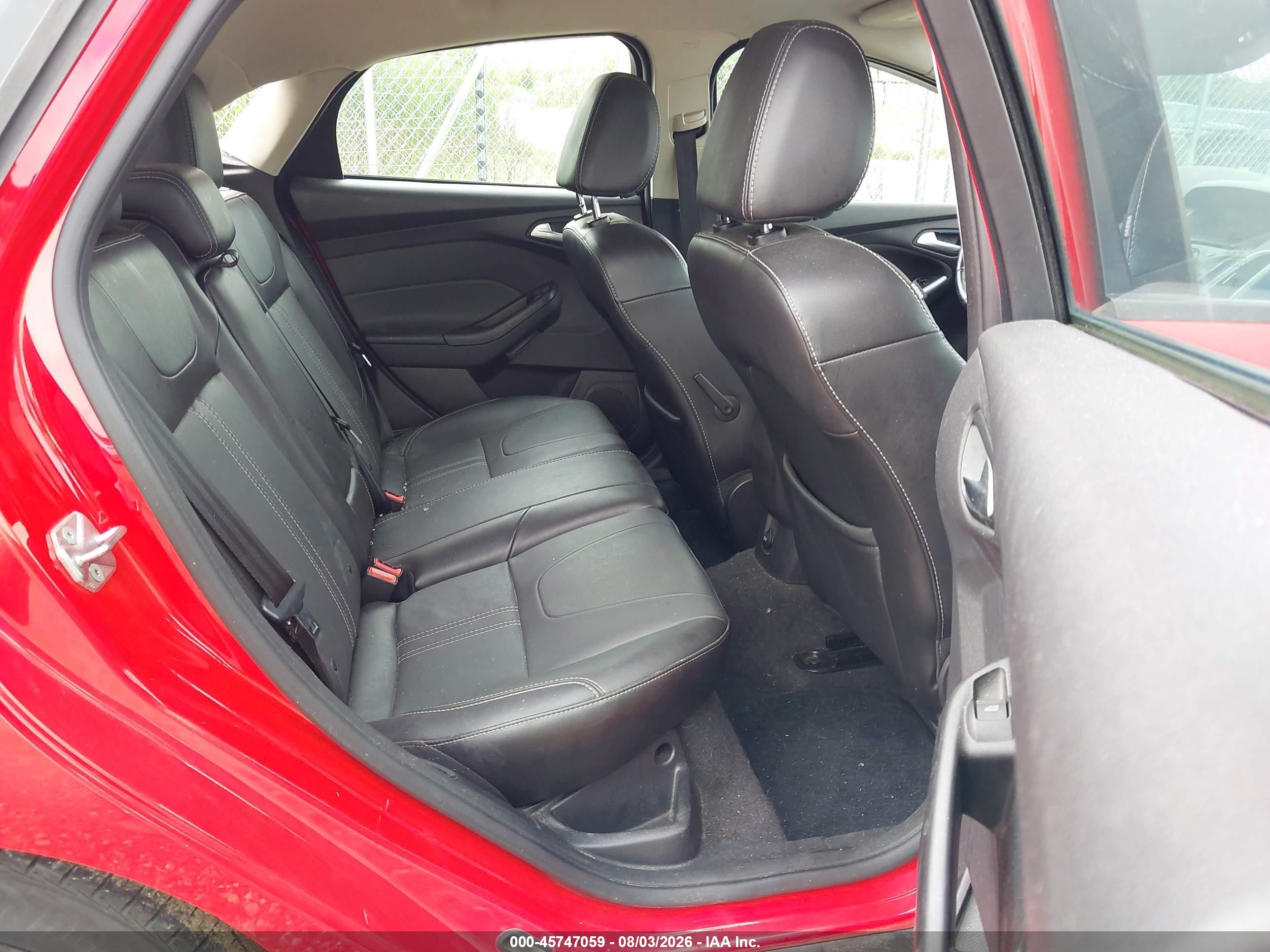 2014 Ford Focus Se Red vin: 1FADP3K22EL319537