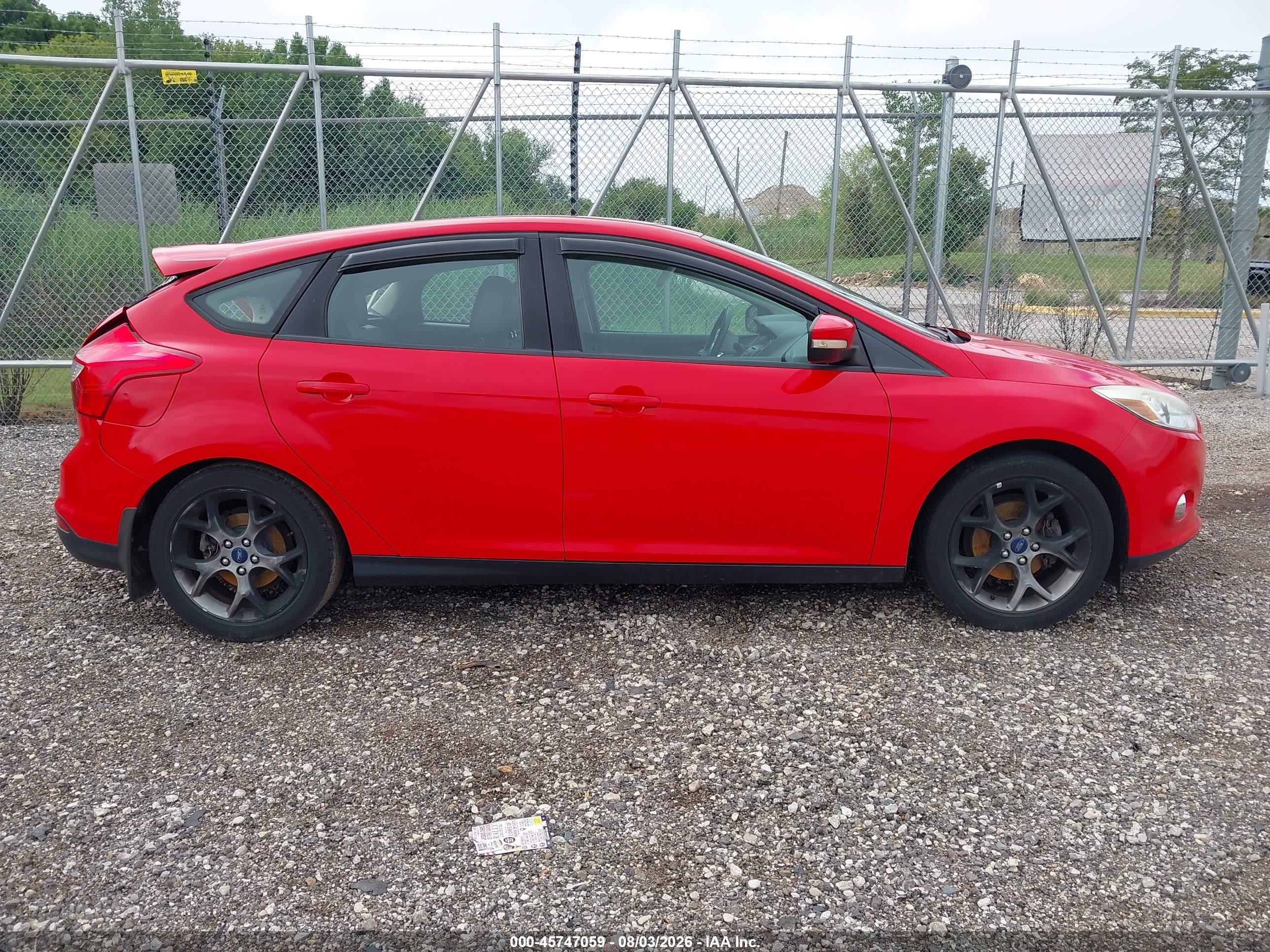 2014 Ford Focus Se Red vin: 1FADP3K22EL319537