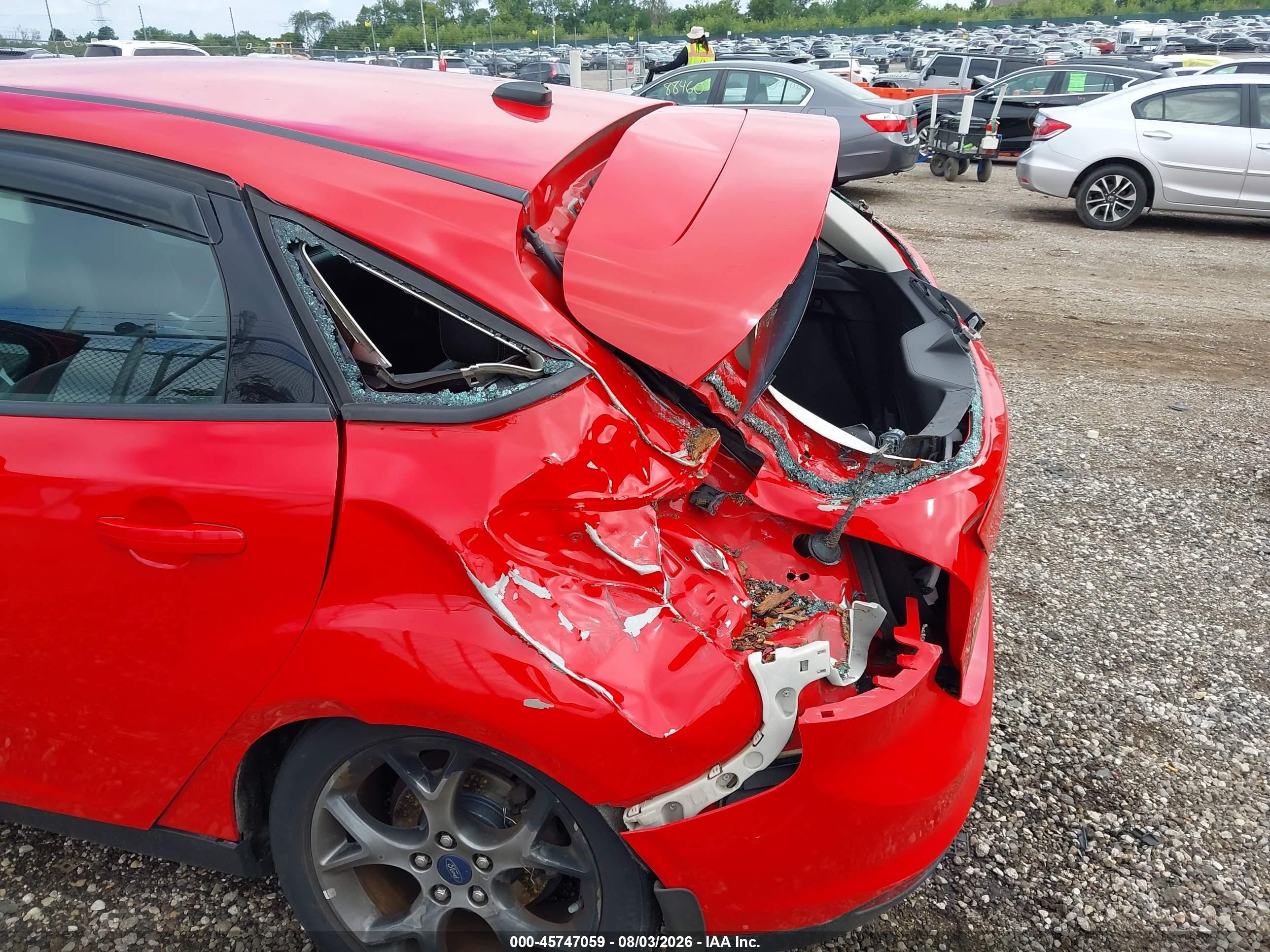2014 Ford Focus Se Red vin: 1FADP3K22EL319537