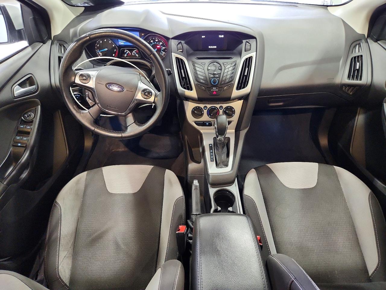 2014 Ford Focus Se White vin: 1FADP3K22EL320011