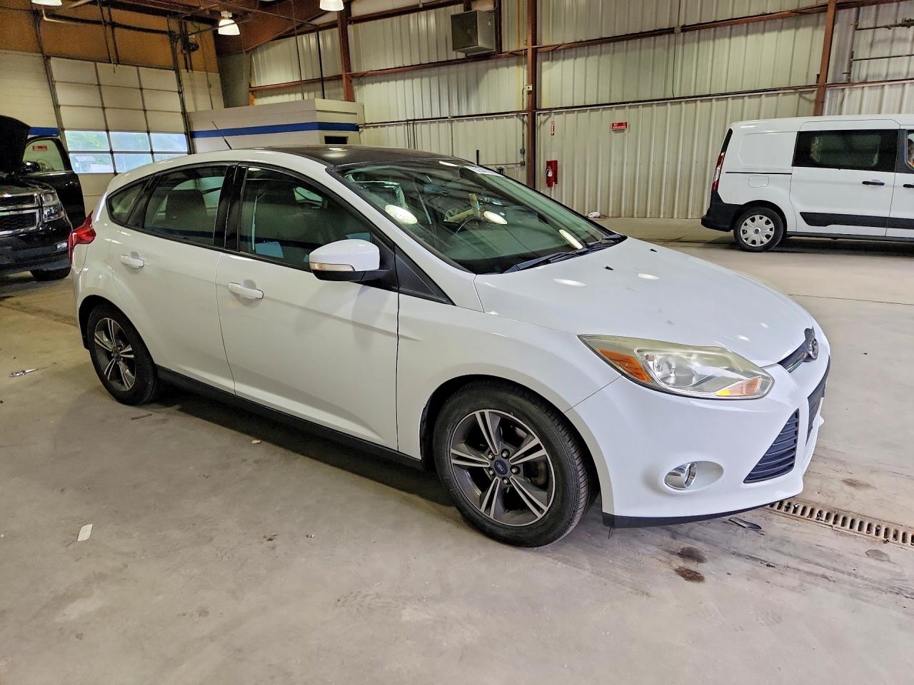 2014 Ford Focus Se White vin: 1FADP3K22EL320011