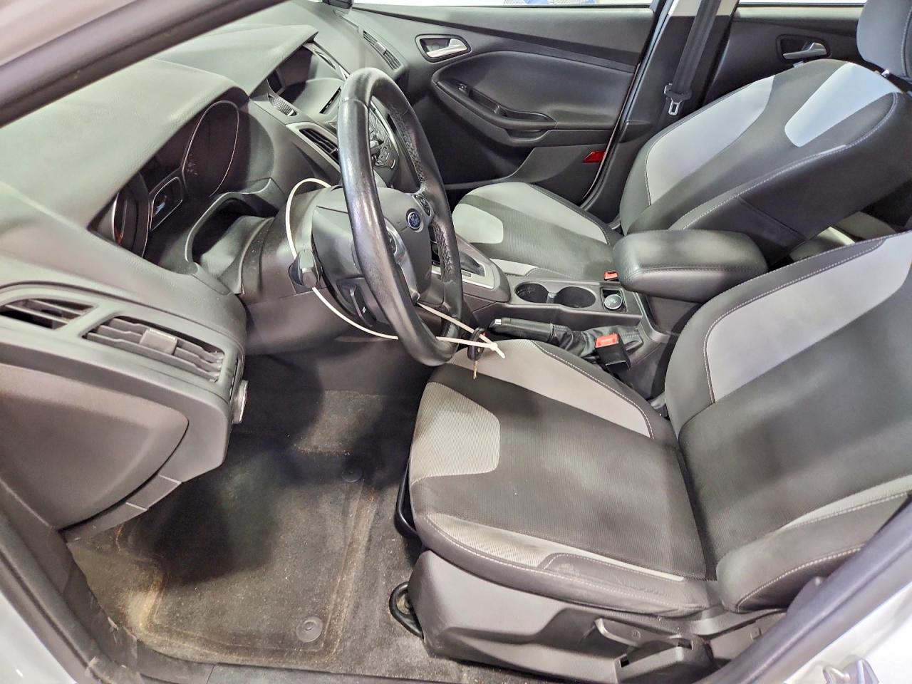 2014 Ford Focus Se White vin: 1FADP3K22EL320011