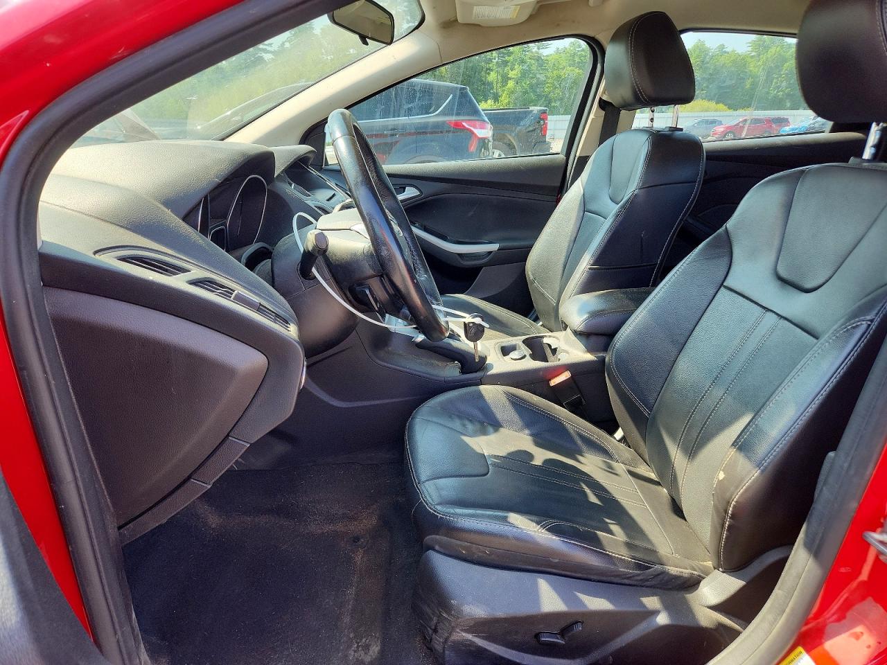 2014 Ford Focus Se Red vin: 1FADP3K22EL337844