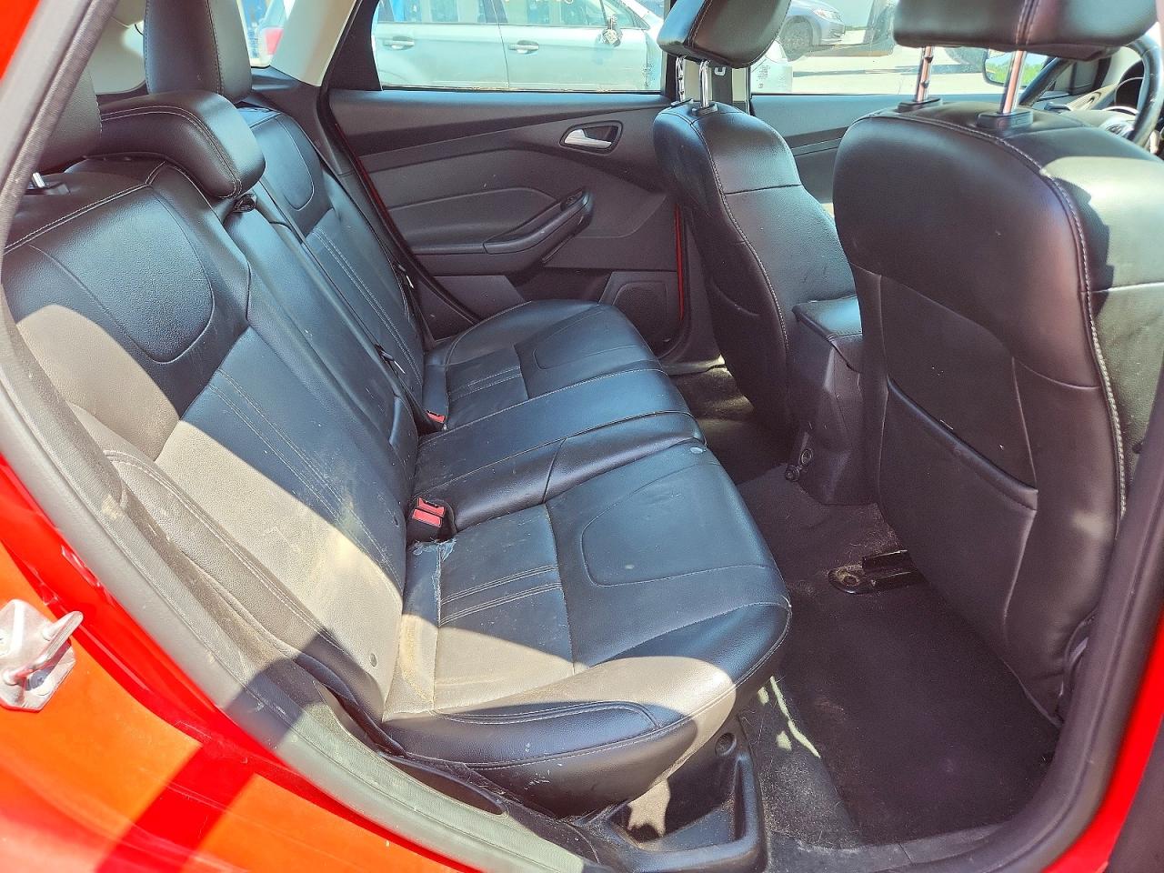 2014 Ford Focus Se Red vin: 1FADP3K22EL337844