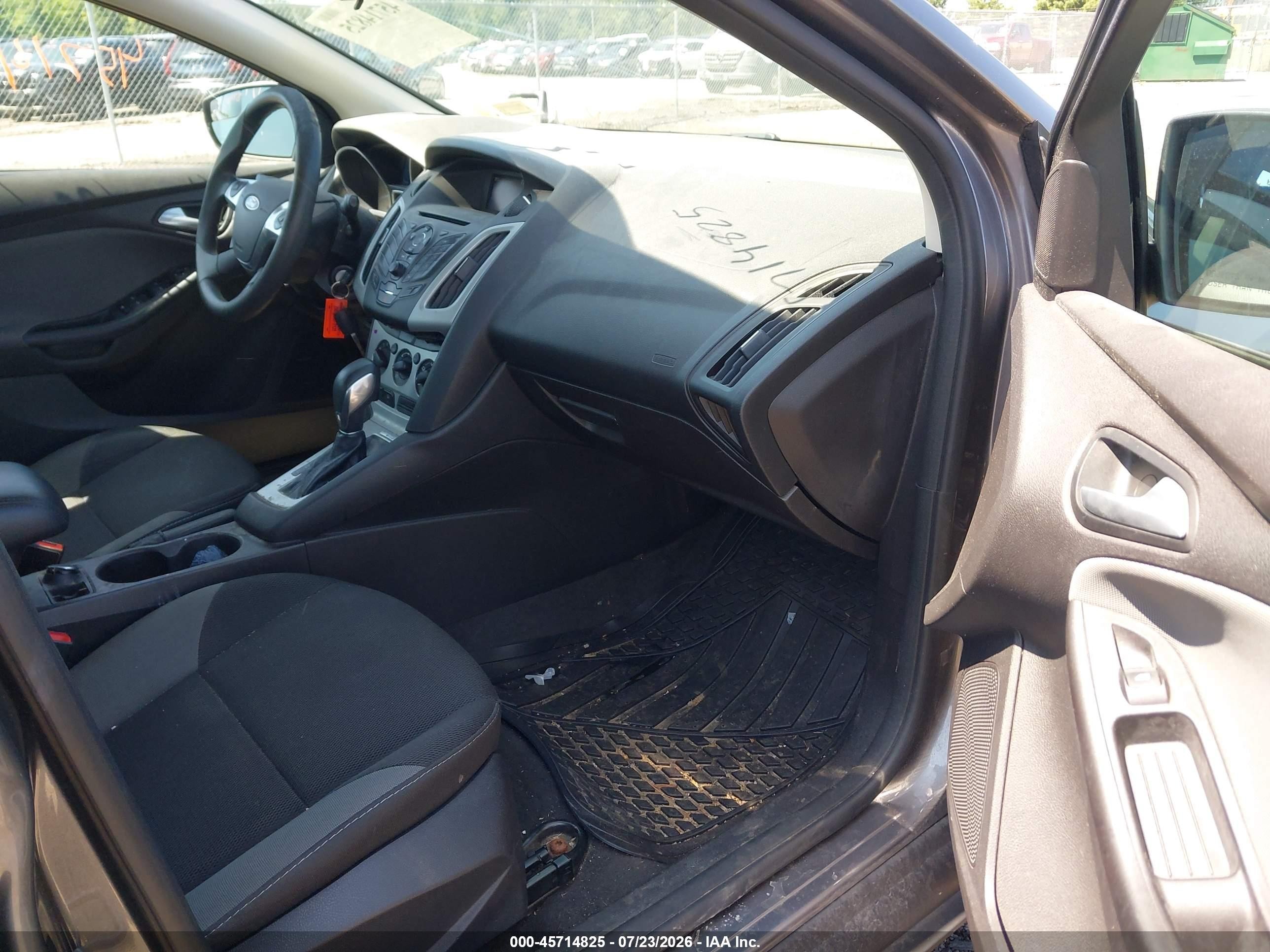 2014 Ford Focus Se Gray vin: 1FADP3K22EL360993