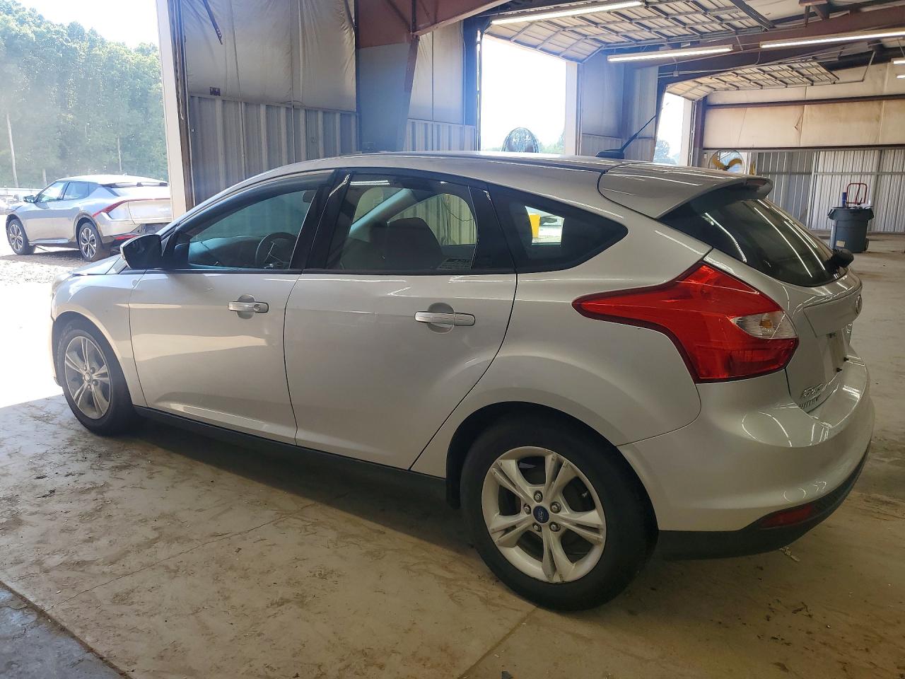 2014 Ford Focus Se Silver vin: 1FADP3K22EL399843