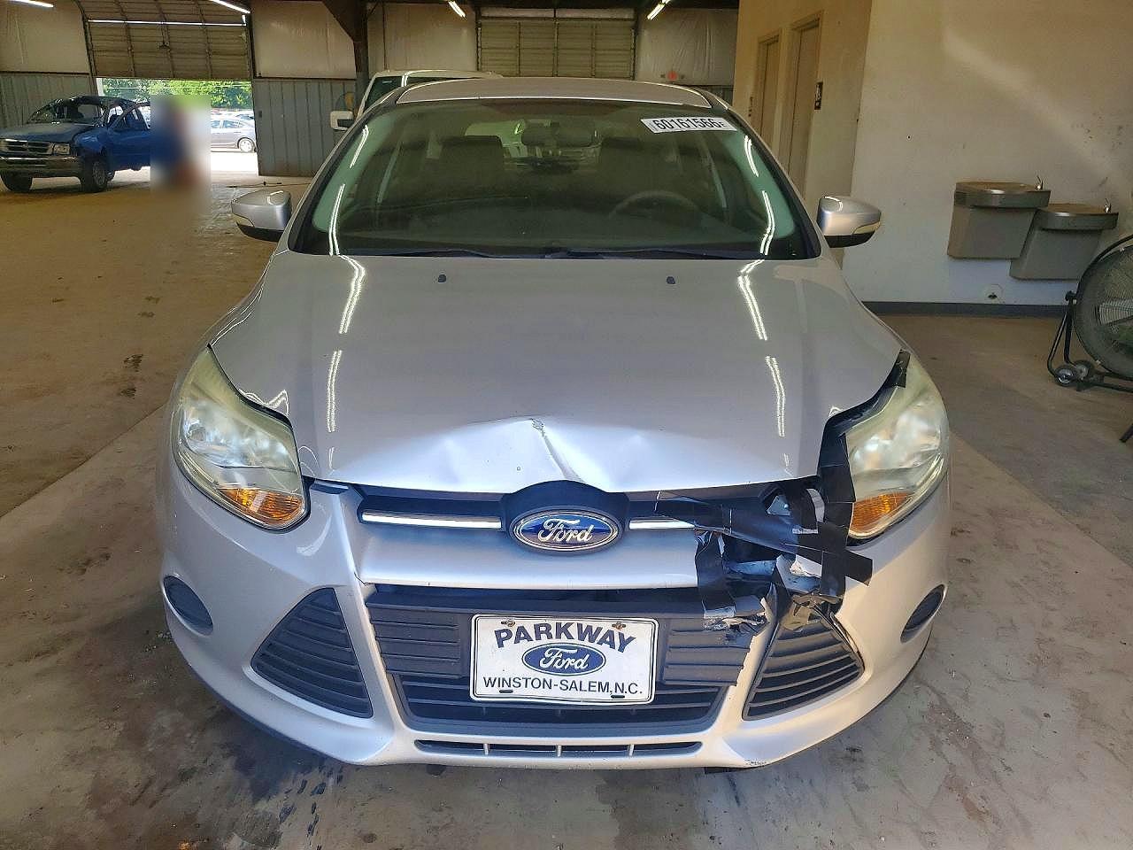 2014 Ford Focus Se Silver vin: 1FADP3K22EL399843