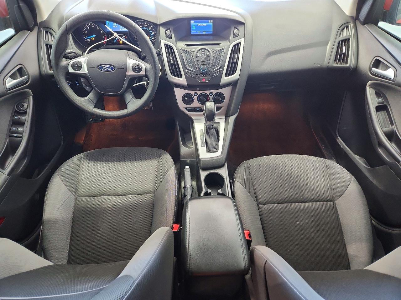 2014 Ford Focus Se Red vin: 1FADP3K22EL442500