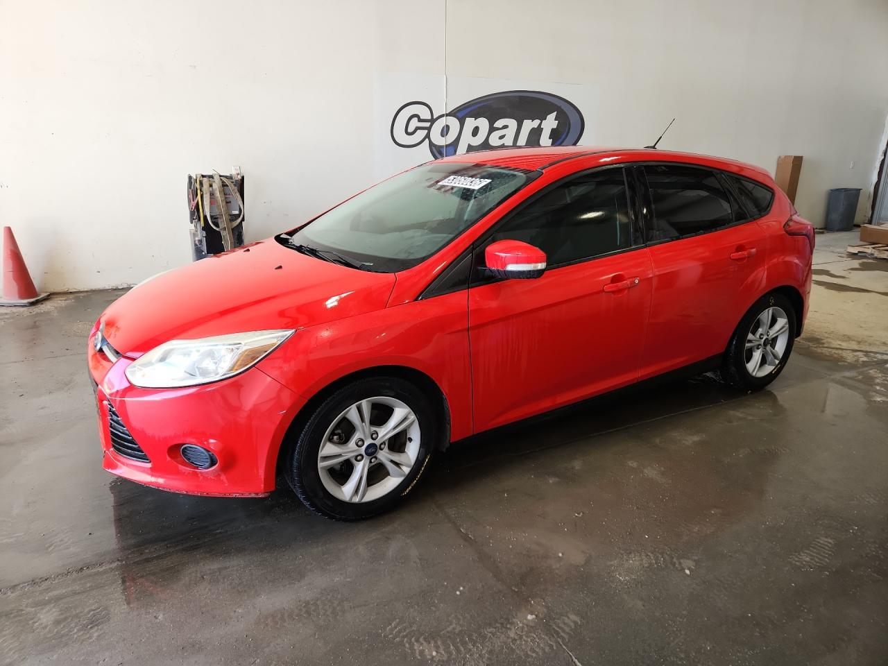 2014 Ford Focus Se Red vin: 1FADP3K22EL442500 Damage: Left Front Fender, Dent(S) W/ Paint Dmg, 1 To 2 Inches