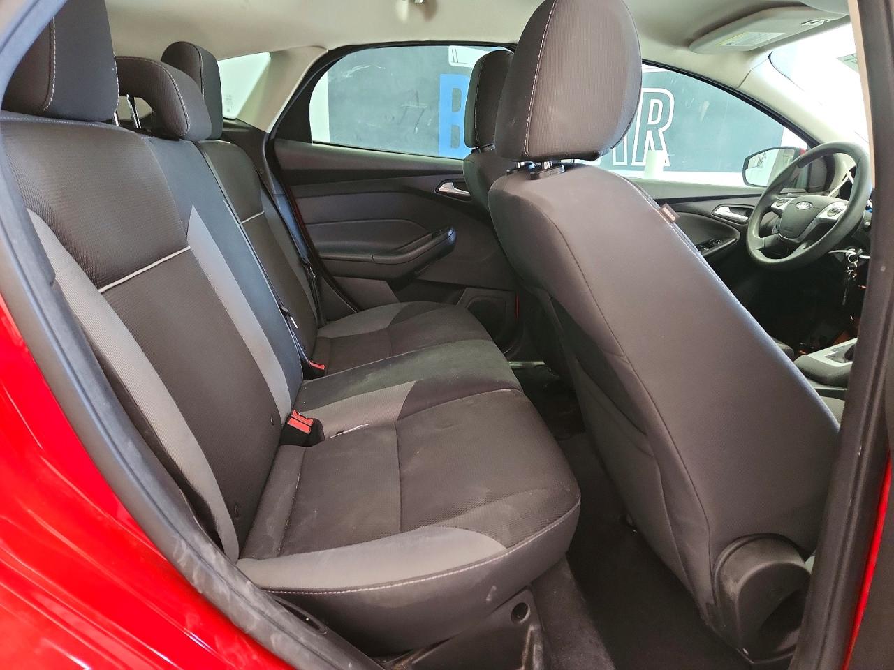 2014 Ford Focus Se Red vin: 1FADP3K22EL442500