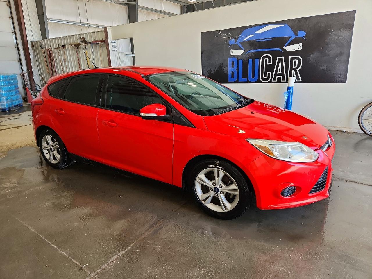 2014 Ford Focus Se Red vin: 1FADP3K22EL442500