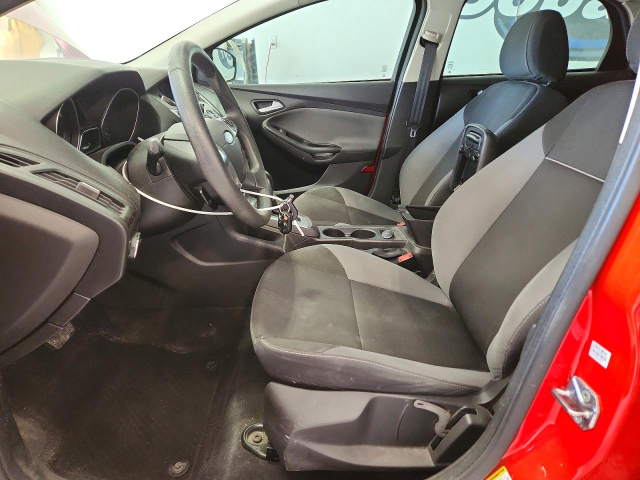 2014 Ford Focus Se Red vin: 1FADP3K22EL442500