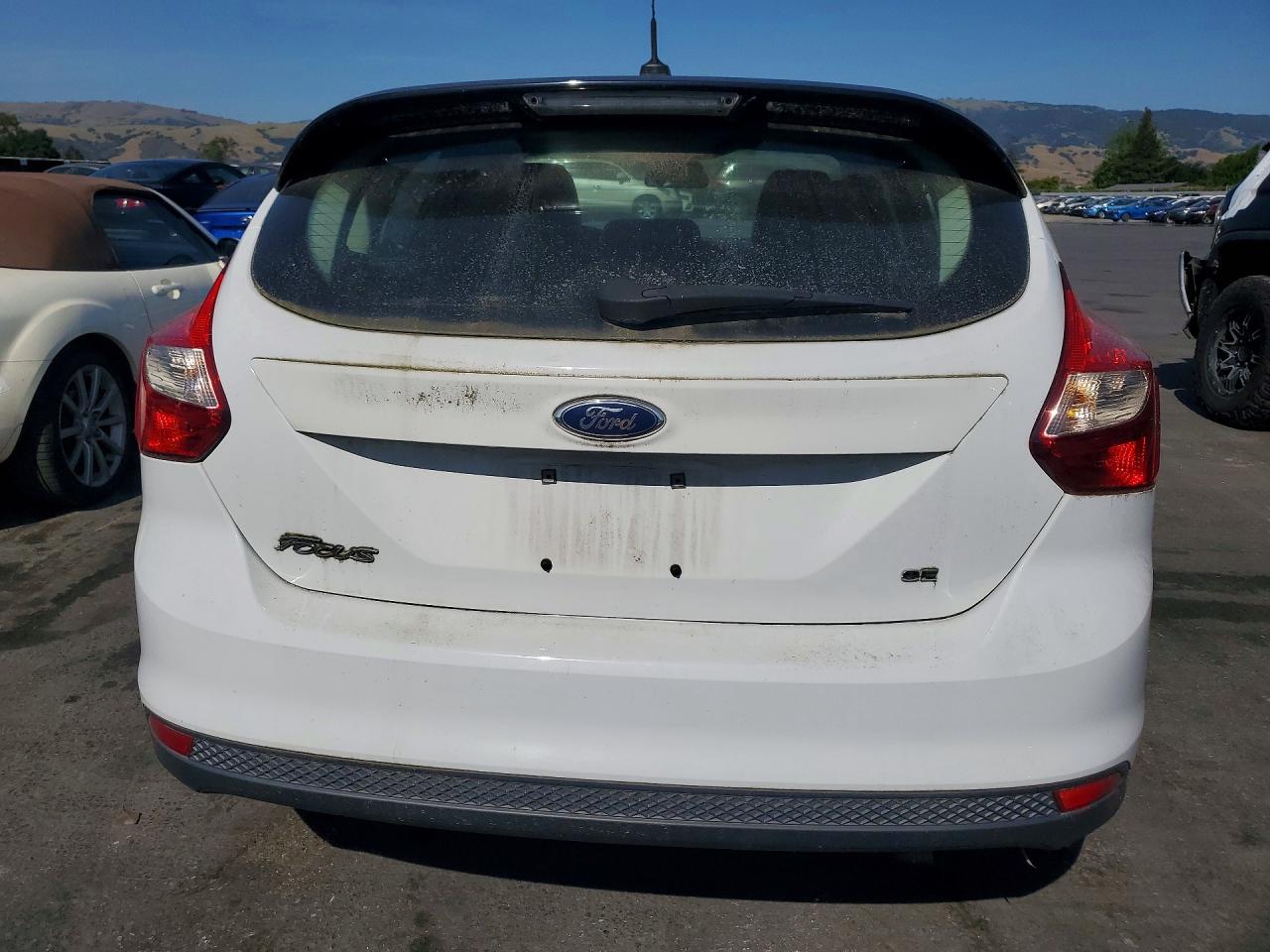 2014 Ford Focus Se White vin: 1FADP3K22EL454260