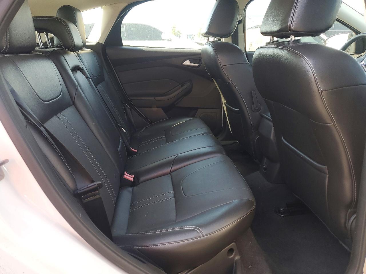 2014 Ford Focus Se White vin: 1FADP3K22EL454260