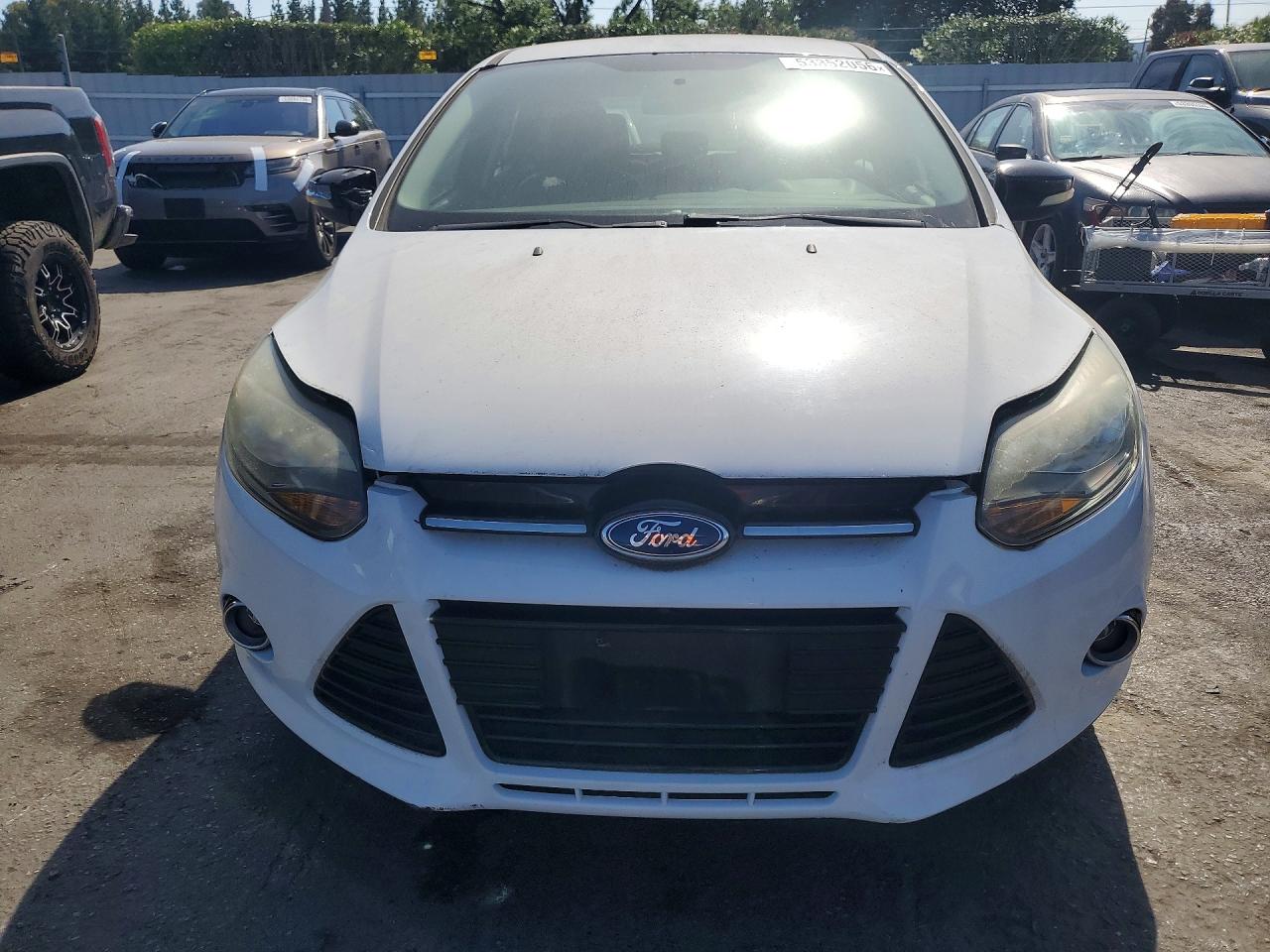 2014 Ford Focus Se White vin: 1FADP3K22EL454260