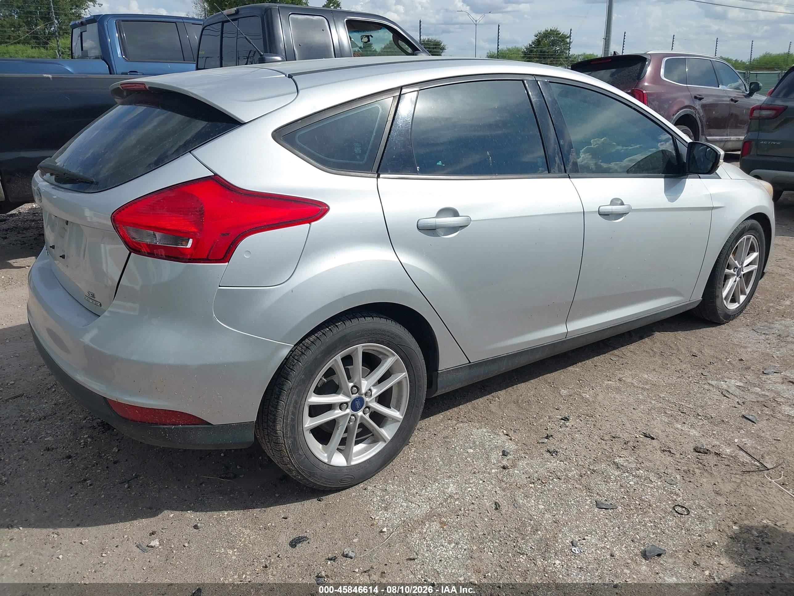 2015 Ford Focus Se Silver vin: 1FADP3K22FL203112