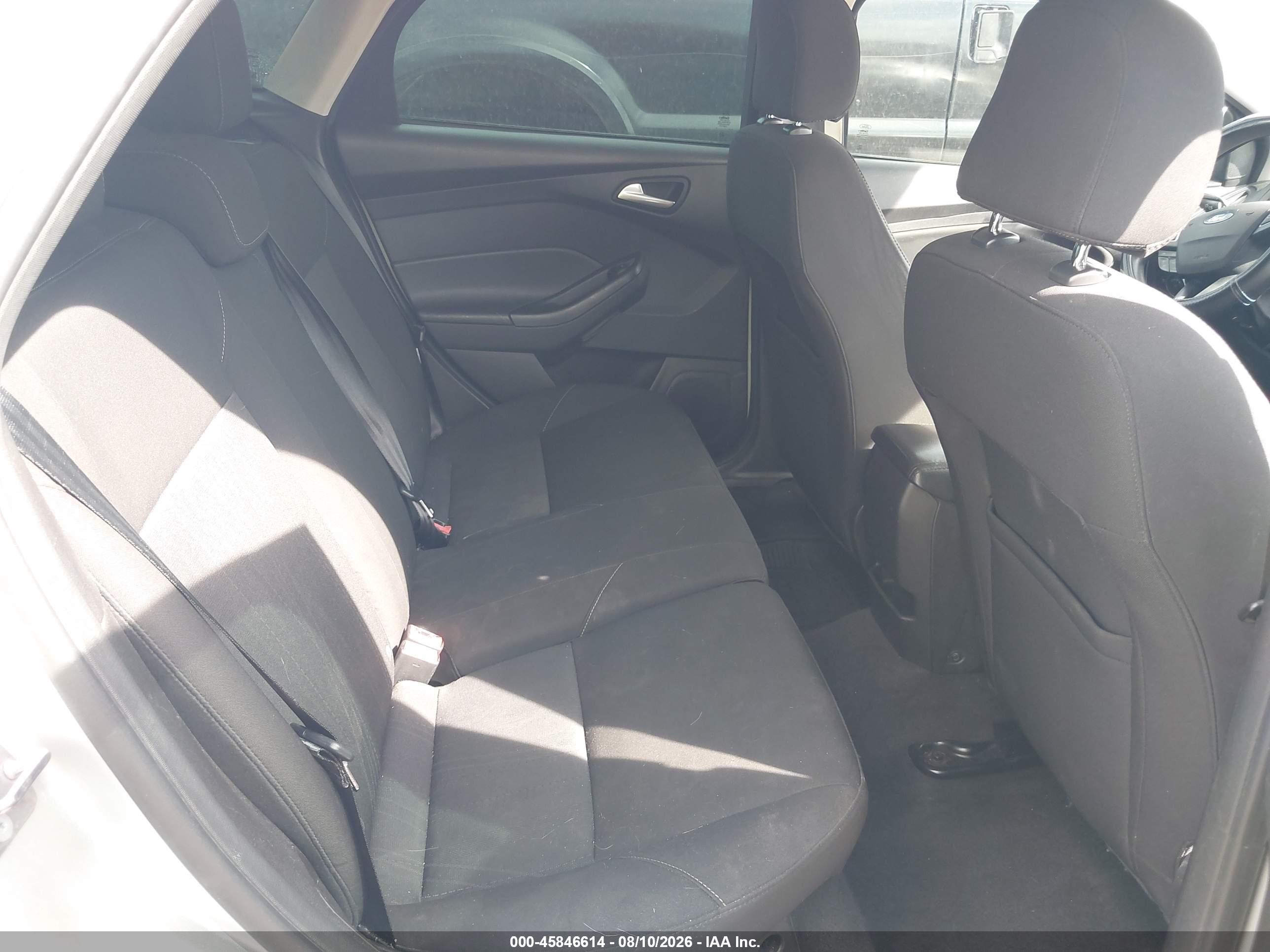 2015 Ford Focus Se Silver vin: 1FADP3K22FL203112