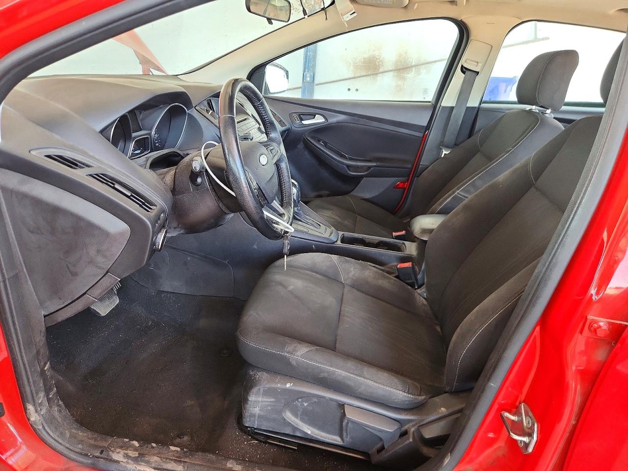 2015 Ford Focus Se Red vin: 1FADP3K22FL209623