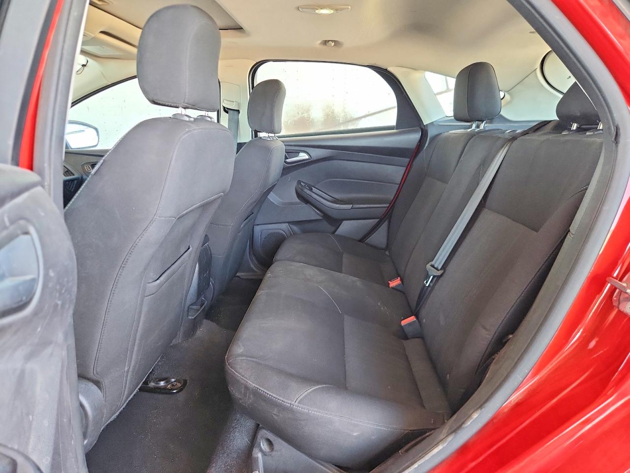 2015 Ford Focus Se Red vin: 1FADP3K22FL209623